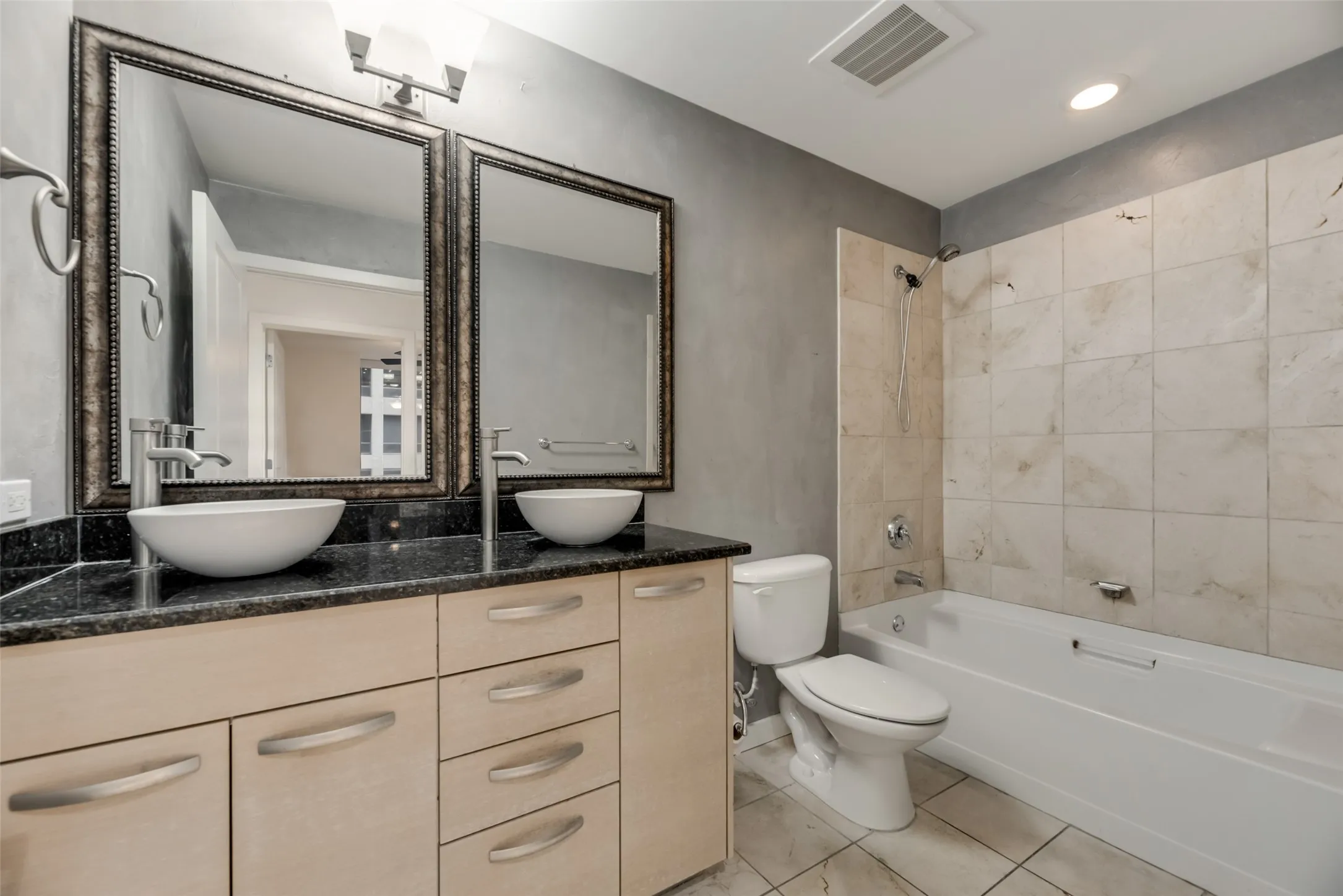 Condominium For Rent in Dallas County , 1200 Main Street 1007, Dallas, Texas 75202, 1 Bedroom, 1 Bathroom, 1 Garage spaces, 880 Sqft, built in 1974, mls#21339123, Real Estate Agent in Dallas, Homes For Rent in Dallas county, Homes For Rent in Dallas, Realtor in Dallas Texas, Real Estate Brokerage Independent Realty Texas, Luminita Cordes Realtor