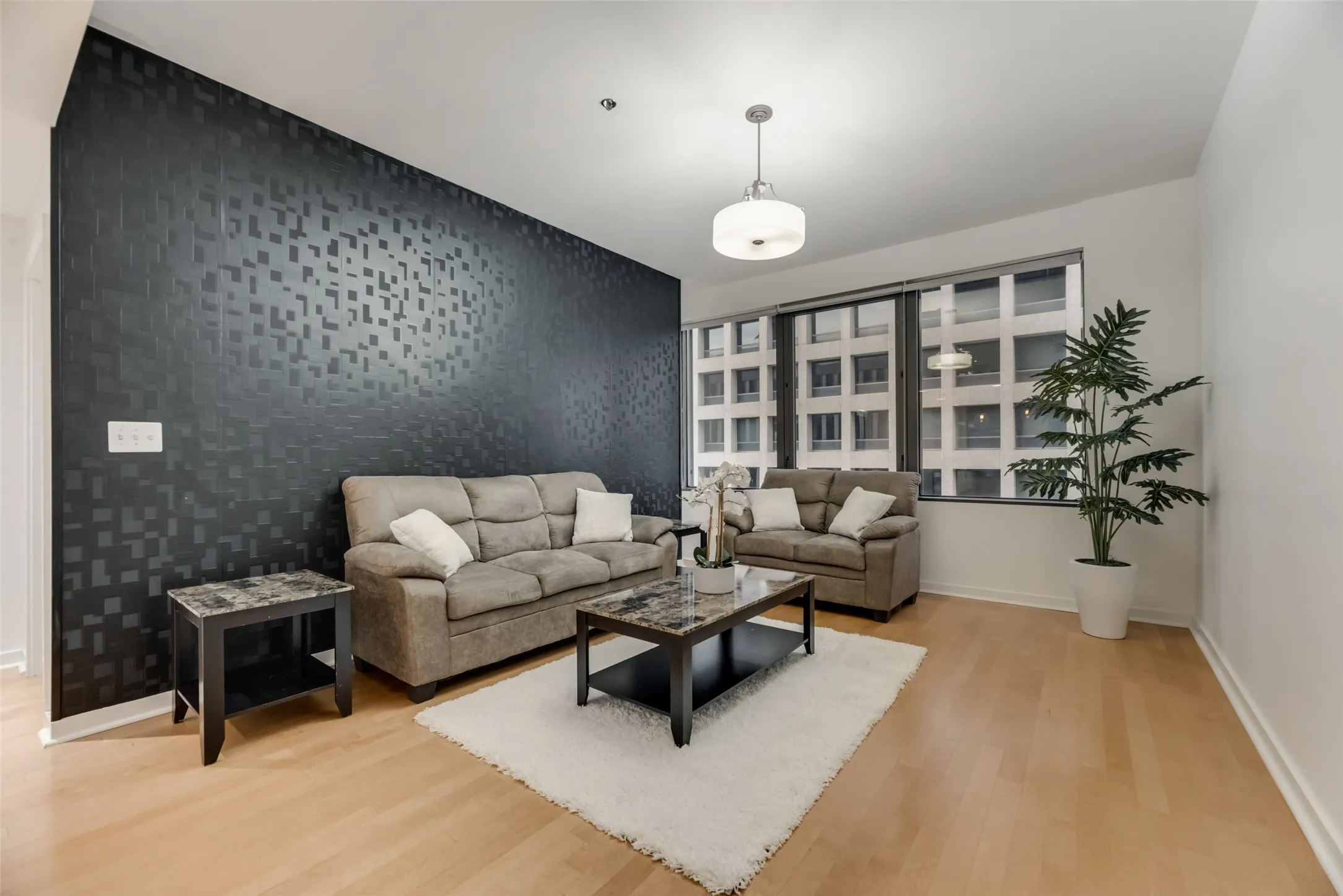 Condominium For Rent in Dallas County , 1200 Main Street 1007, Dallas, Texas 75202, 1 Bedroom, 1 Bathroom, 1 Garage spaces, 880 Sqft, built in 1974, mls#21339123, Real Estate Agent in Dallas, Homes For Rent in Dallas county, Homes For Rent in Dallas, Realtor in Dallas Texas, Real Estate Brokerage Independent Realty Texas, Luminita Cordes Realtor