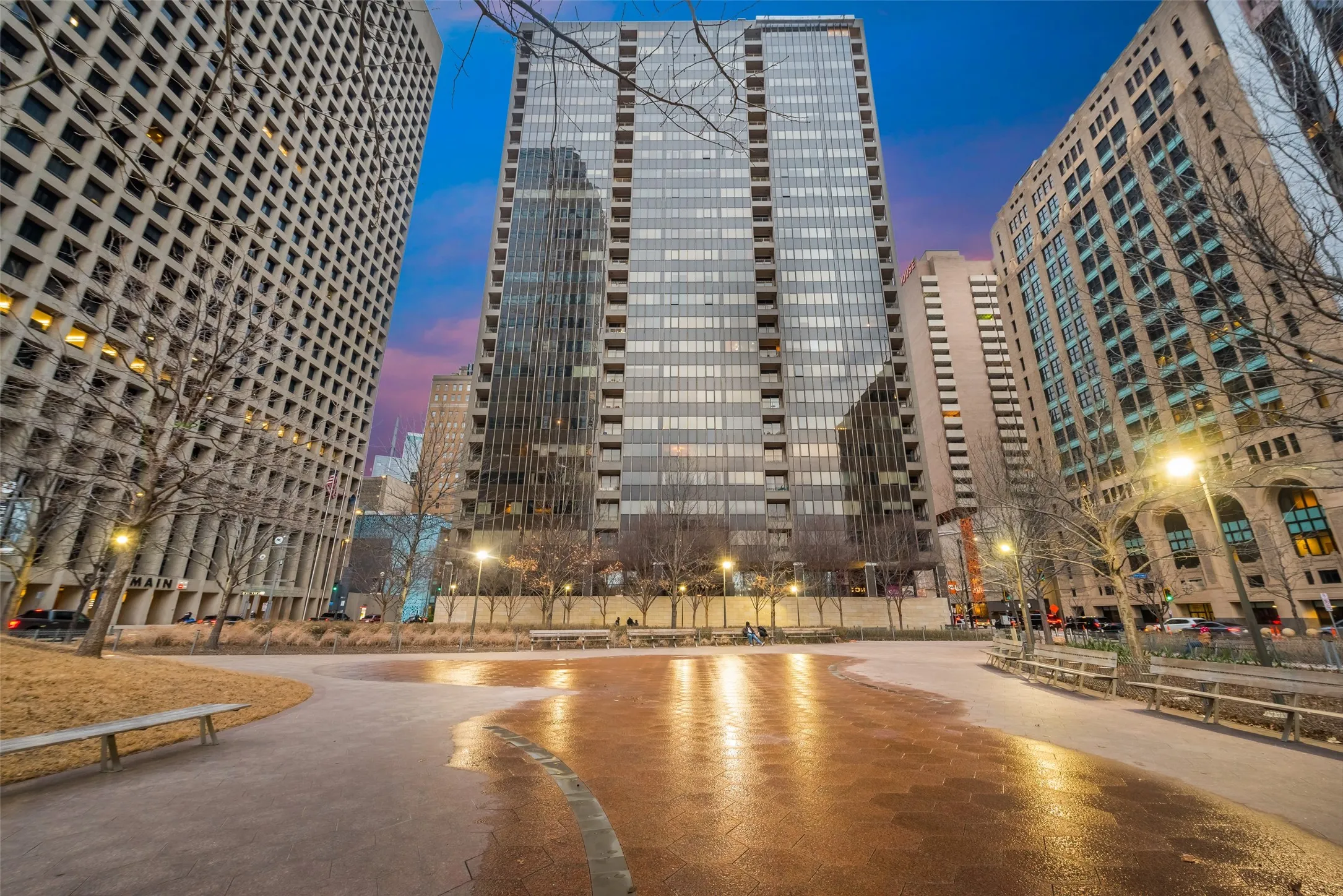 Condominium For Rent in Dallas County , 1200 Main Street 1007, Dallas, Texas 75202, 1 Bedroom, 1 Bathroom, 1 Garage spaces, 880 Sqft, built in 1974, mls#21339123, Real Estate Agent in Dallas, Homes For Rent in Dallas county, Homes For Rent in Dallas, Realtor in Dallas Texas, Real Estate Brokerage Independent Realty Texas, Luminita Cordes Realtor