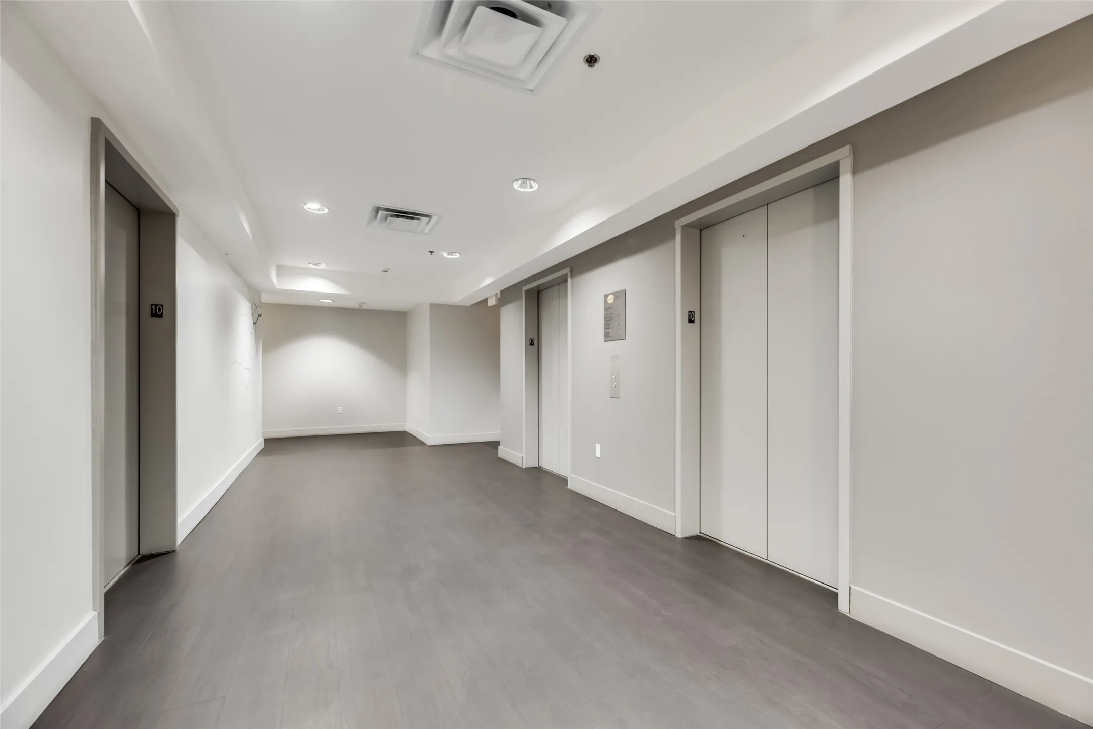 Condominium For Rent in Dallas County , 1200 Main Street 1007, Dallas, Texas 75202, 1 Bedroom, 1 Bathroom, 1 Garage spaces, 880 Sqft, built in 1974, mls#21339123, Real Estate Agent in Dallas, Homes For Rent in Dallas county, Homes For Rent in Dallas, Realtor in Dallas Texas, Real Estate Brokerage Independent Realty Texas, Luminita Cordes Realtor