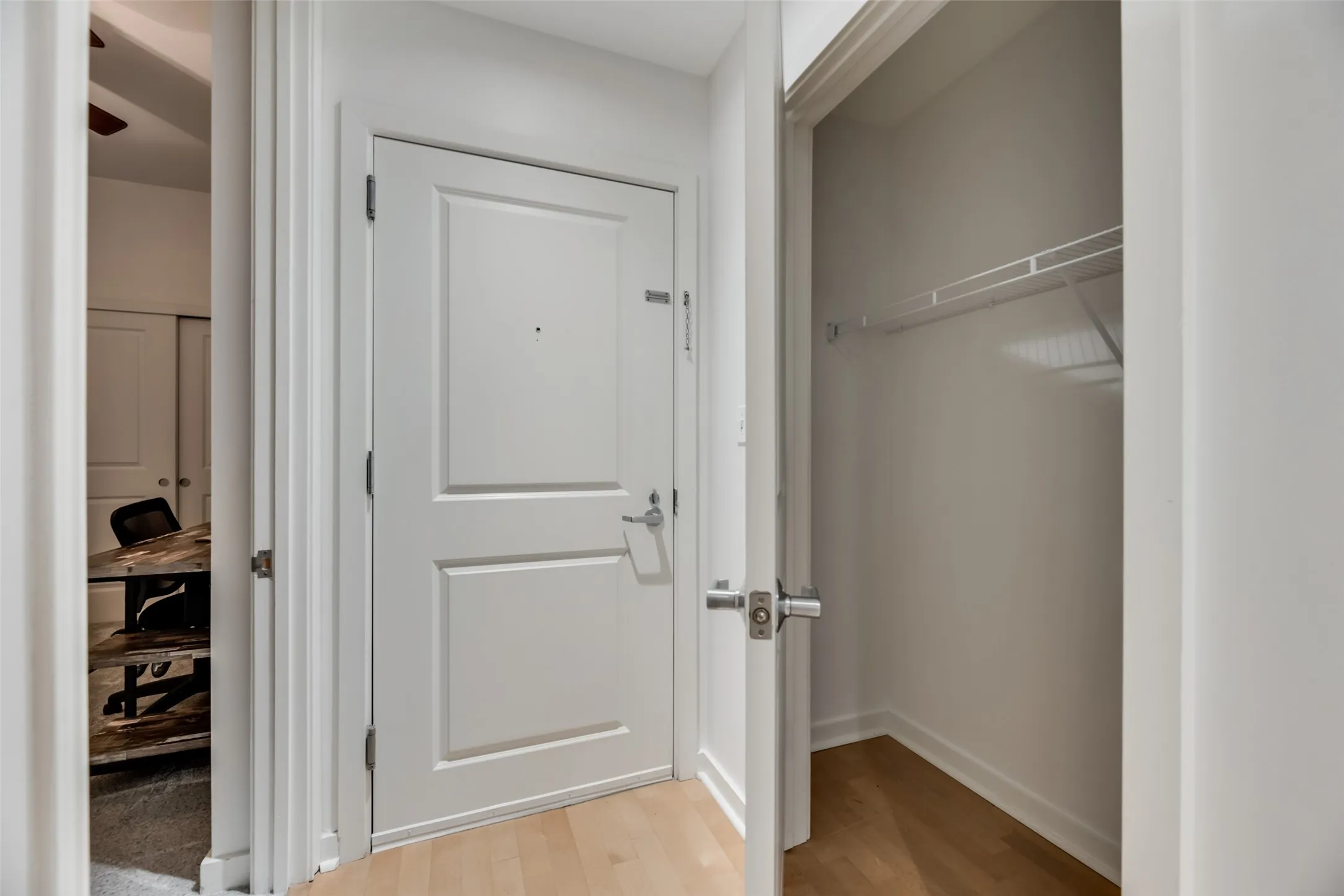 Condominium For Rent in Dallas County , 1200 Main Street 1007, Dallas, Texas 75202, 1 Bedroom, 1 Bathroom, 1 Garage spaces, 880 Sqft, built in 1974, mls#21339123, Real Estate Agent in Dallas, Homes For Rent in Dallas county, Homes For Rent in Dallas, Realtor in Dallas Texas, Real Estate Brokerage Independent Realty Texas, Luminita Cordes Realtor
