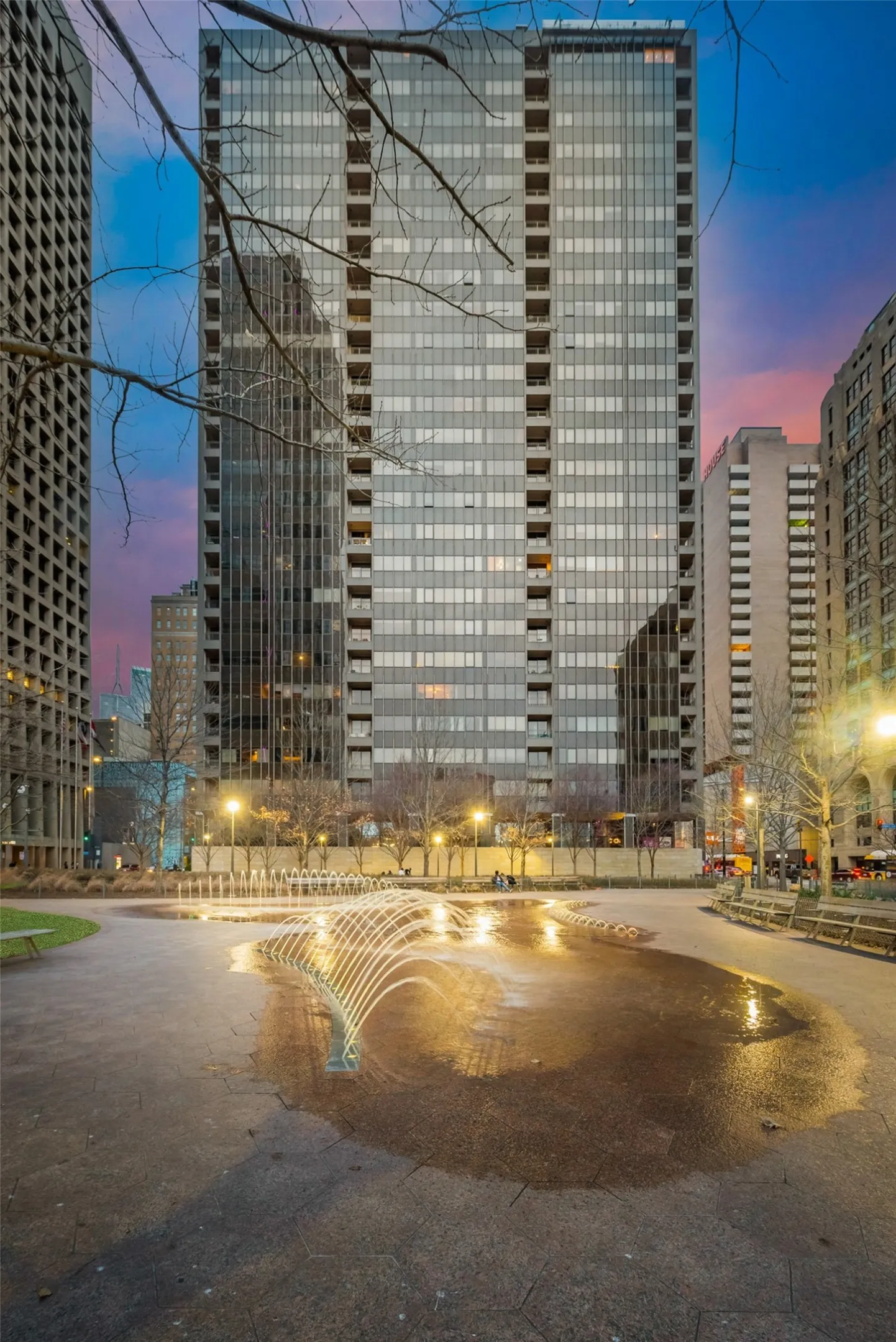 Condominium For Rent in Dallas County , 1200 Main Street 1007, Dallas, Texas 75202, 1 Bedroom, 1 Bathroom, 1 Garage spaces, 880 Sqft, built in 1974, mls#21339123, Real Estate Agent in Dallas, Homes For Rent in Dallas county, Homes For Rent in Dallas, Realtor in Dallas Texas, Real Estate Brokerage Independent Realty Texas, Luminita Cordes Realtor