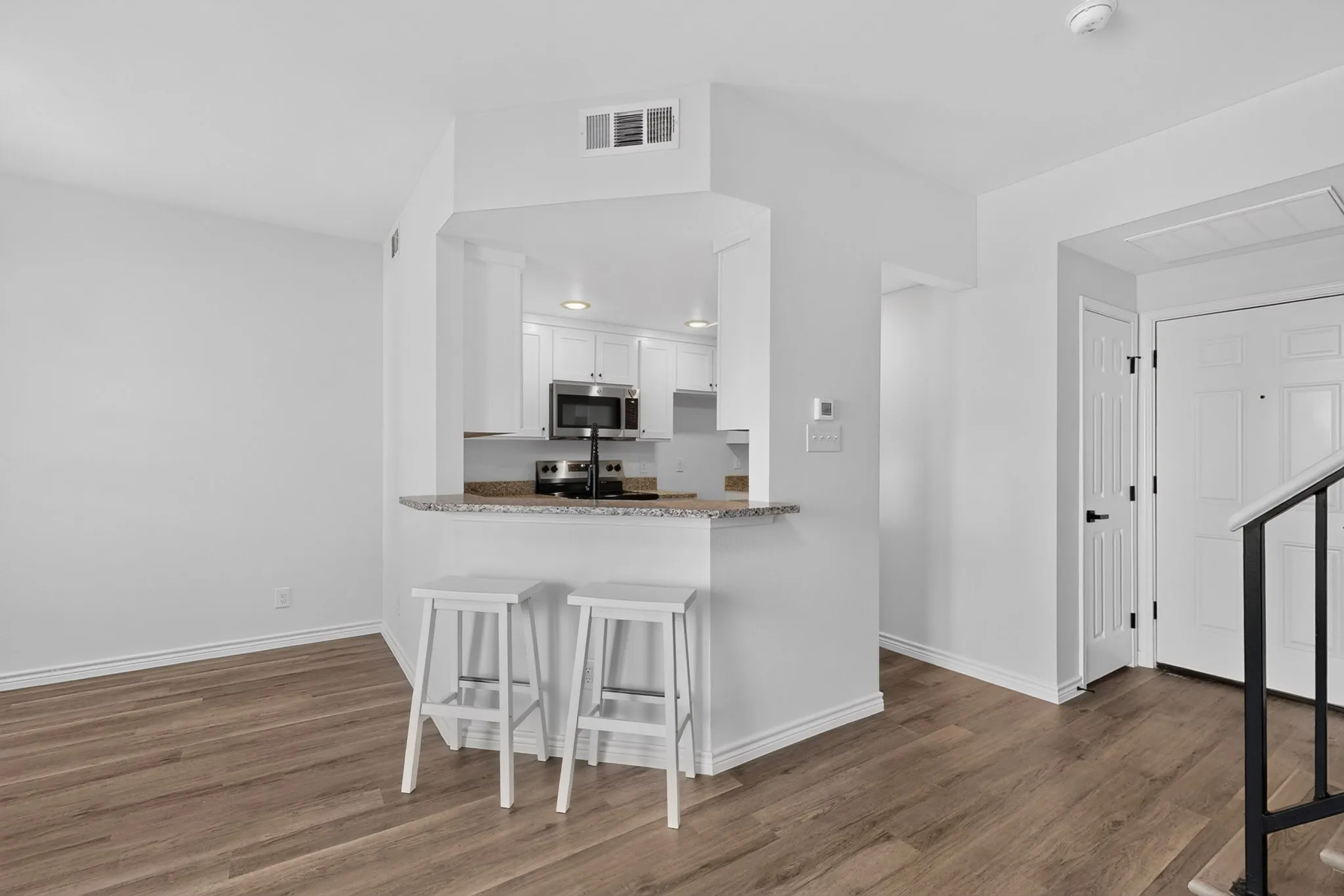 Condominium For Sale in Dallas County , 5325 Bent Tree Forest Drive 2214, Dallas, Texas 75248, 1 Bedroom, 2 Bathroom, 1 Garage spaces, 1,028 Sqft, built in 1983, mls#21342951, Real Estate Agent in Dallas, Homes For Sale in Dallas county, Homes For Sale in Dallas, Realtor in Dallas Texas, Real Estate Brokerage Independent Realty Texas, Luminita Cordes Realtor