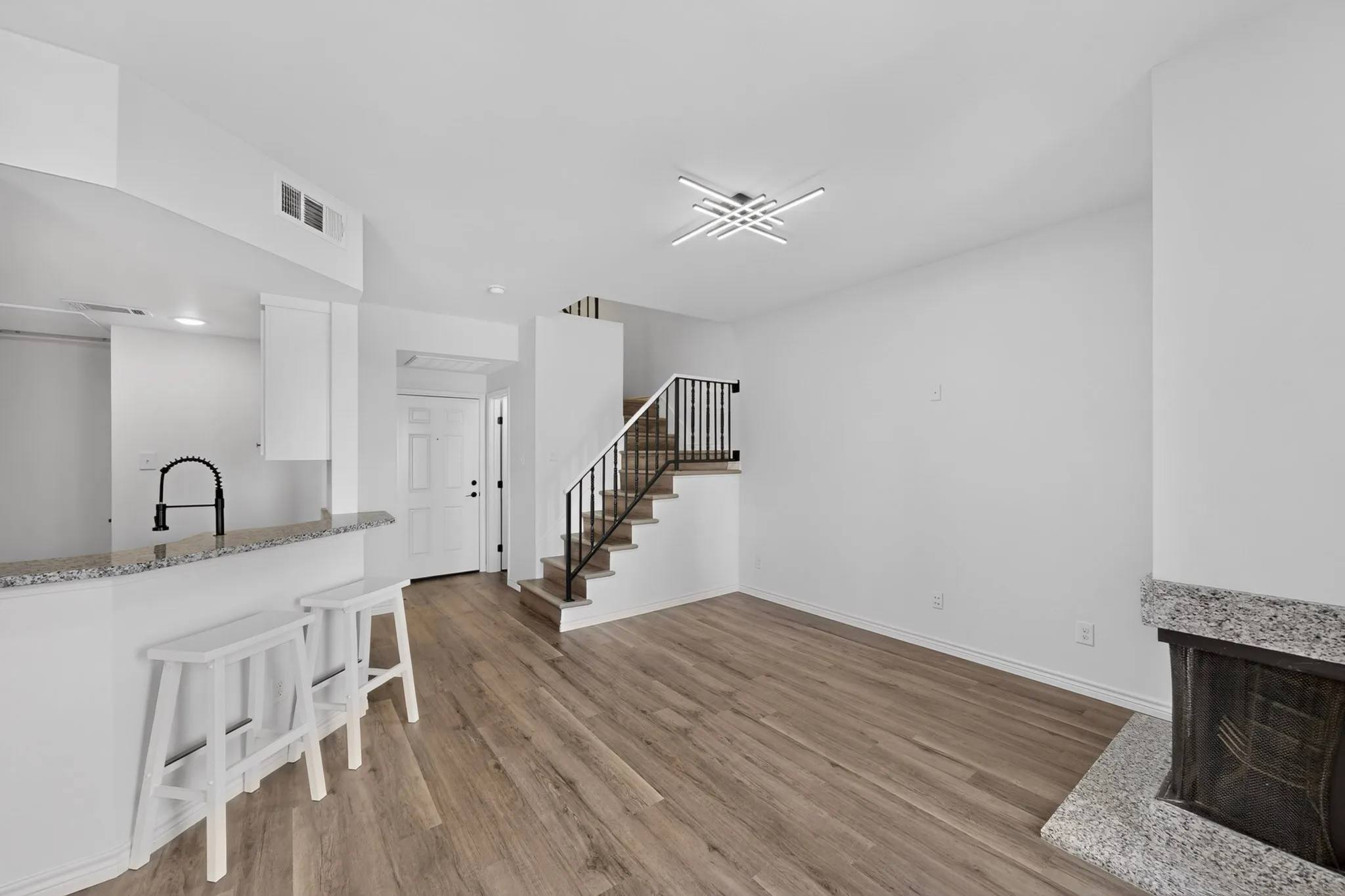 Condominium For Sale in Dallas County , 5325 Bent Tree Forest Drive 2214, Dallas, Texas 75248, 1 Bedroom, 2 Bathroom, 1 Garage spaces, 1,028 Sqft, built in 1983, mls#21342951, Real Estate Agent in Dallas, Homes For Sale in Dallas county, Homes For Sale in Dallas, Realtor in Dallas Texas, Real Estate Brokerage Independent Realty Texas, Luminita Cordes Realtor