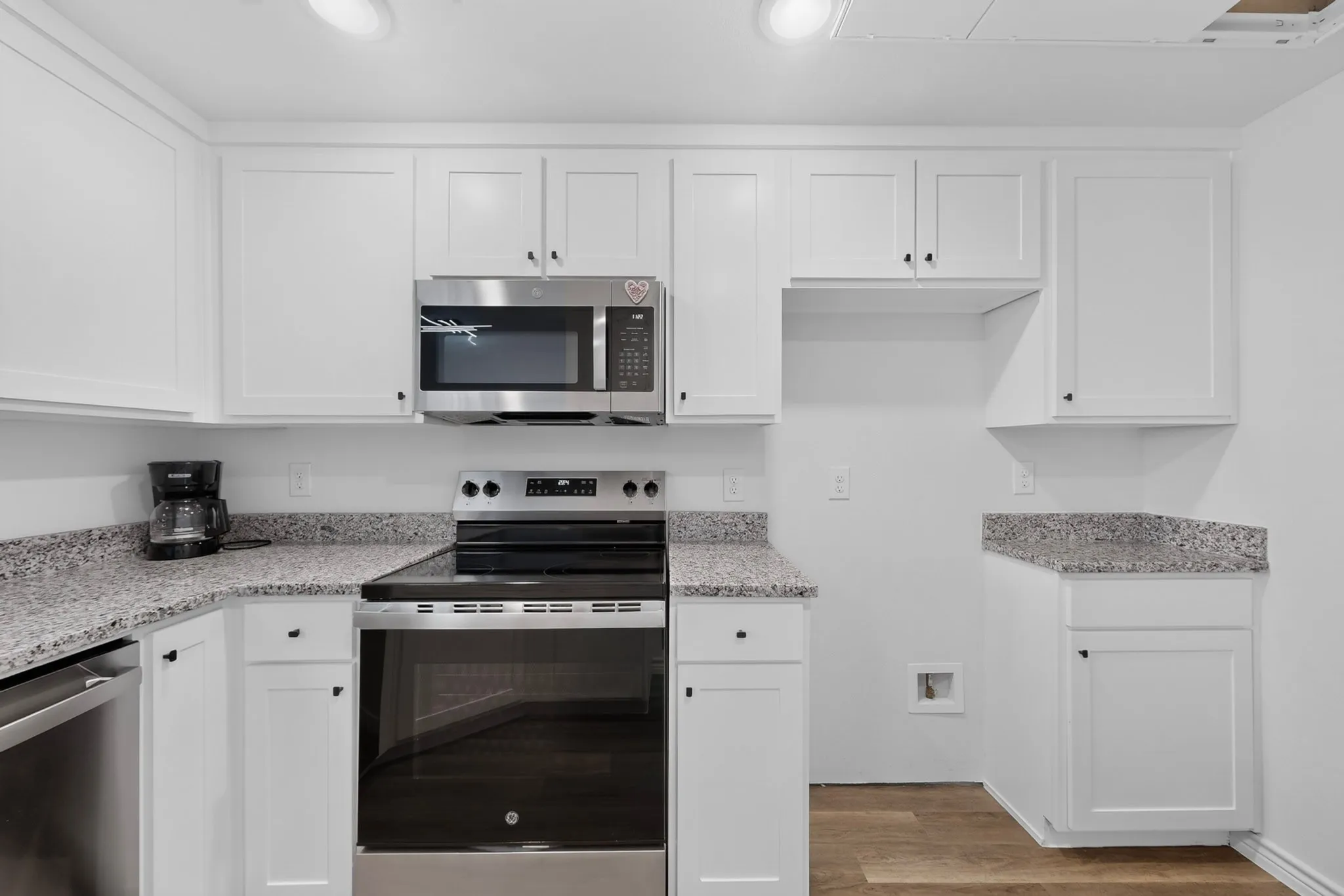 Condominium For Sale in Dallas County , 5325 Bent Tree Forest Drive 2214, Dallas, Texas 75248, 1 Bedroom, 2 Bathroom, 1 Garage spaces, 1,028 Sqft, built in 1983, mls#21342951, Real Estate Agent in Dallas, Homes For Sale in Dallas county, Homes For Sale in Dallas, Realtor in Dallas Texas, Real Estate Brokerage Independent Realty Texas, Luminita Cordes Realtor