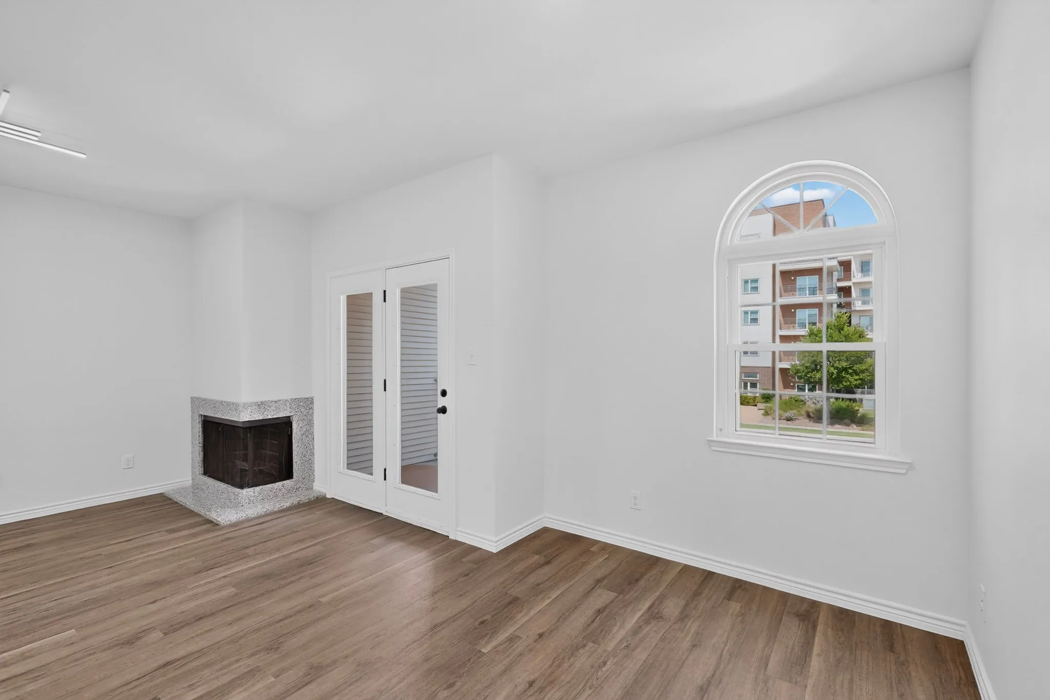 Condominium For Sale in Dallas County , 5325 Bent Tree Forest Drive 2214, Dallas, Texas 75248, 1 Bedroom, 2 Bathroom, 1 Garage spaces, 1,028 Sqft, built in 1983, mls#21342951, Real Estate Agent in Dallas, Homes For Sale in Dallas county, Homes For Sale in Dallas, Realtor in Dallas Texas, Real Estate Brokerage Independent Realty Texas, Luminita Cordes Realtor