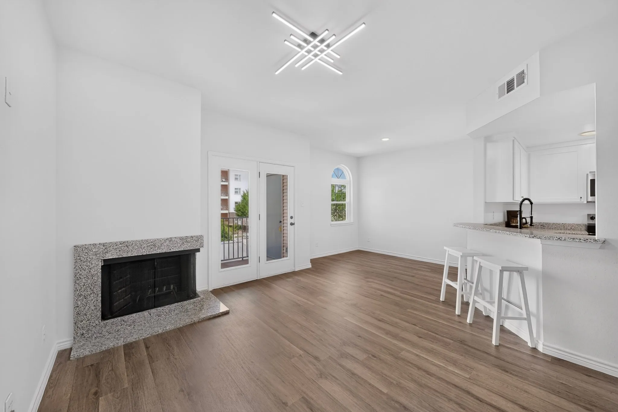 Condominium For Sale in Dallas County , 5325 Bent Tree Forest Drive 2214, Dallas, Texas 75248, 1 Bedroom, 2 Bathroom, 1 Garage spaces, 1,028 Sqft, built in 1983, mls#21342951, Real Estate Agent in Dallas, Homes For Sale in Dallas county, Homes For Sale in Dallas, Realtor in Dallas Texas, Real Estate Brokerage Independent Realty Texas, Luminita Cordes Realtor
