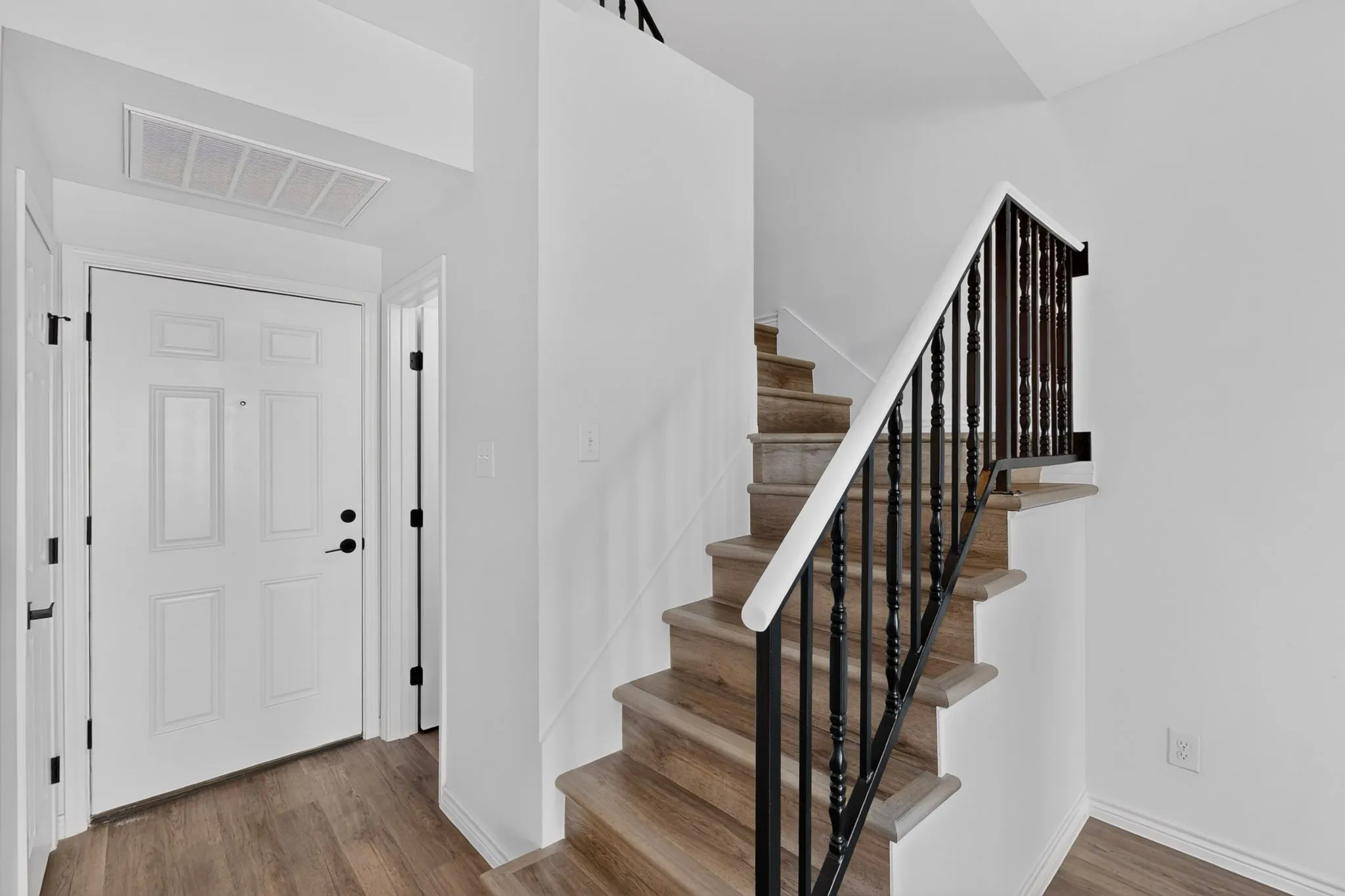 Condominium For Sale in Dallas County , 5325 Bent Tree Forest Drive 2214, Dallas, Texas 75248, 1 Bedroom, 2 Bathroom, 1 Garage spaces, 1,028 Sqft, built in 1983, mls#21342951, Real Estate Agent in Dallas, Homes For Sale in Dallas county, Homes For Sale in Dallas, Realtor in Dallas Texas, Real Estate Brokerage Independent Realty Texas, Luminita Cordes Realtor