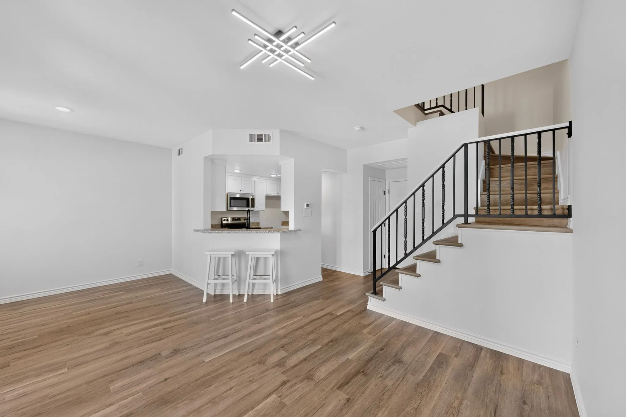 Condominium For Sale in Dallas County , 5325 Bent Tree Forest Drive 2214, Dallas, Texas 75248, 1 Bedroom, 2 Bathroom, 1 Garage spaces, 1,028 Sqft, built in 1983, mls#21342951, Real Estate Agent in Dallas, Homes For Sale in Dallas county, Homes For Sale in Dallas, Realtor in Dallas Texas, Real Estate Brokerage Independent Realty Texas, Luminita Cordes Realtor
