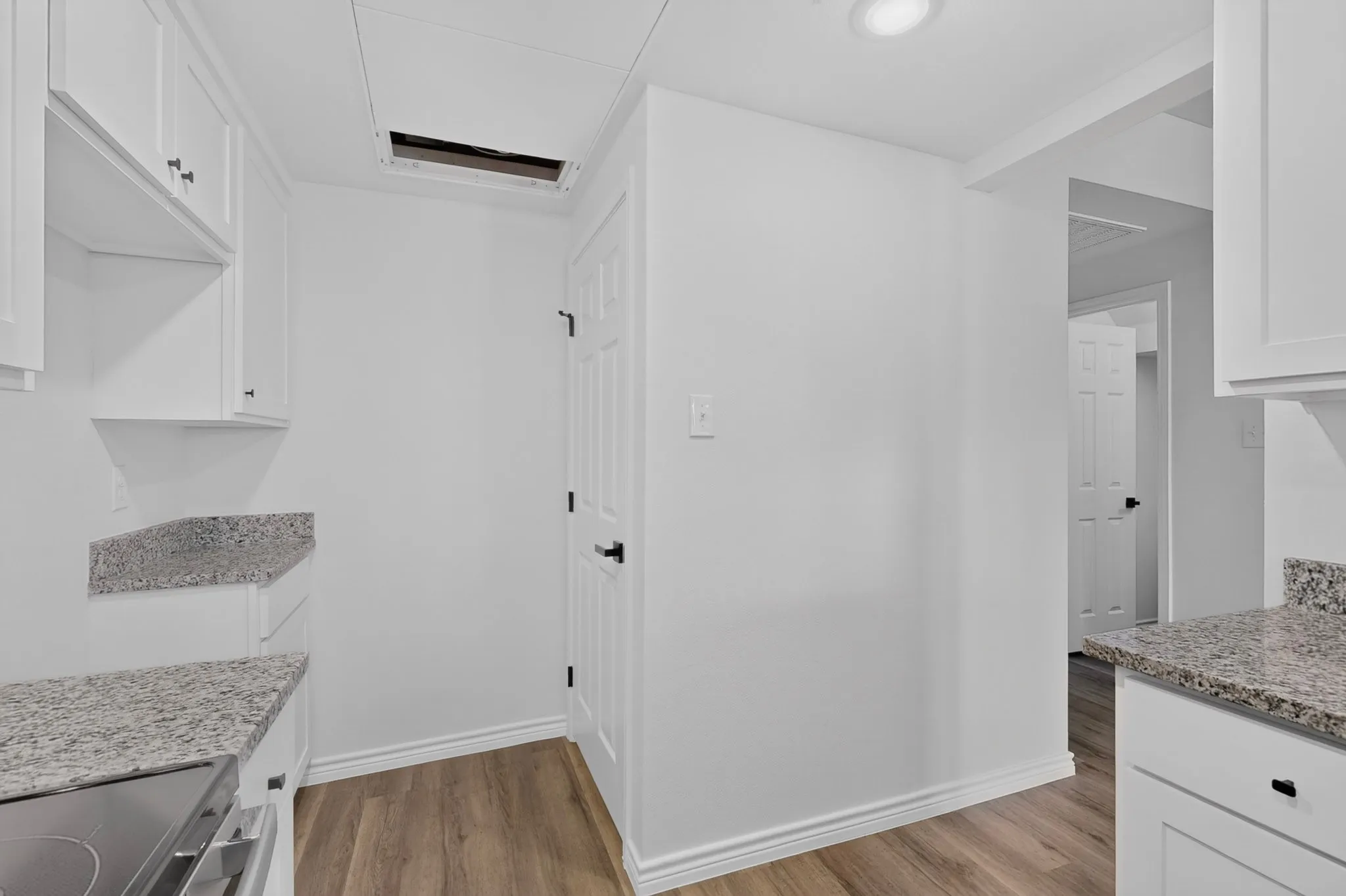 Condominium For Sale in Dallas County , 5325 Bent Tree Forest Drive 2214, Dallas, Texas 75248, 1 Bedroom, 2 Bathroom, 1 Garage spaces, 1,028 Sqft, built in 1983, mls#21342951, Real Estate Agent in Dallas, Homes For Sale in Dallas county, Homes For Sale in Dallas, Realtor in Dallas Texas, Real Estate Brokerage Independent Realty Texas, Luminita Cordes Realtor