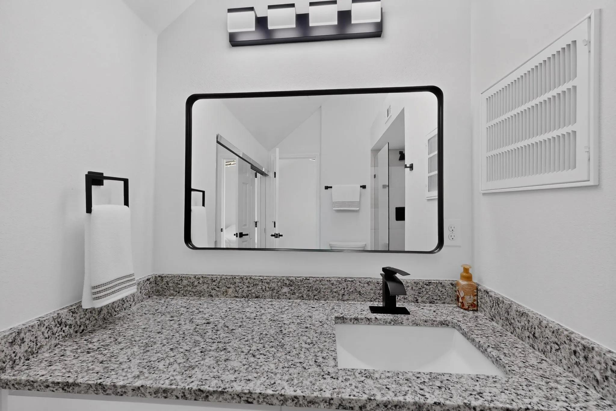 Condominium For Sale in Dallas County , 5325 Bent Tree Forest Drive 2214, Dallas, Texas 75248, 1 Bedroom, 2 Bathroom, 1 Garage spaces, 1,028 Sqft, built in 1983, mls#21342951, Real Estate Agent in Dallas, Homes For Sale in Dallas county, Homes For Sale in Dallas, Realtor in Dallas Texas, Real Estate Brokerage Independent Realty Texas, Luminita Cordes Realtor