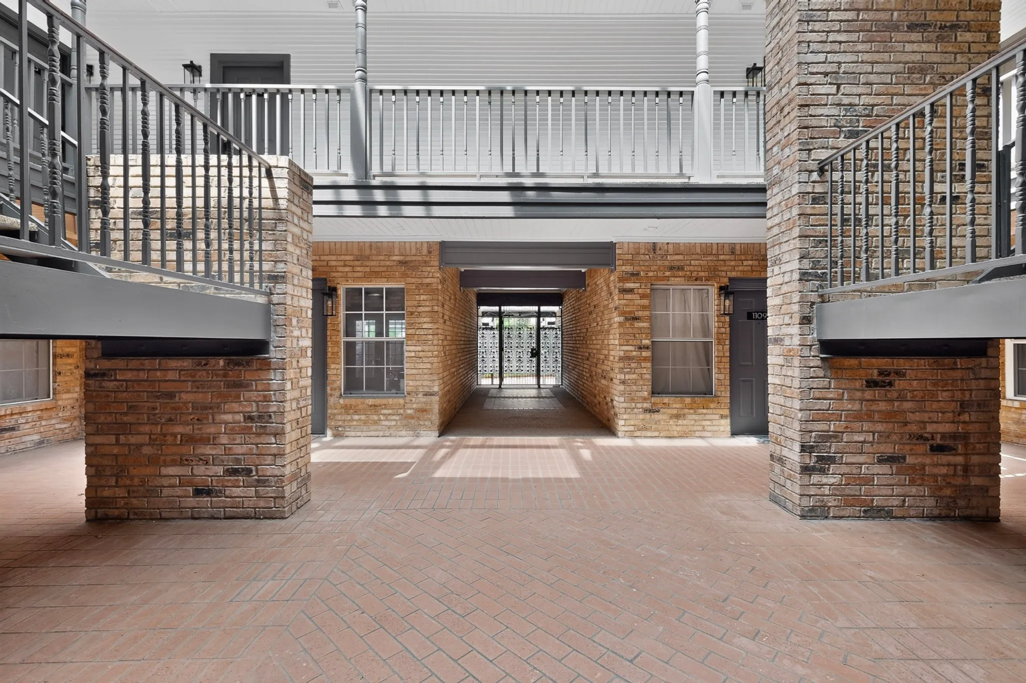 Condominium For Sale in Dallas County , 5325 Bent Tree Forest Drive 2214, Dallas, Texas 75248, 1 Bedroom, 2 Bathroom, 1 Garage spaces, 1,028 Sqft, built in 1983, mls#21342951, Real Estate Agent in Dallas, Homes For Sale in Dallas county, Homes For Sale in Dallas, Realtor in Dallas Texas, Real Estate Brokerage Independent Realty Texas, Luminita Cordes Realtor