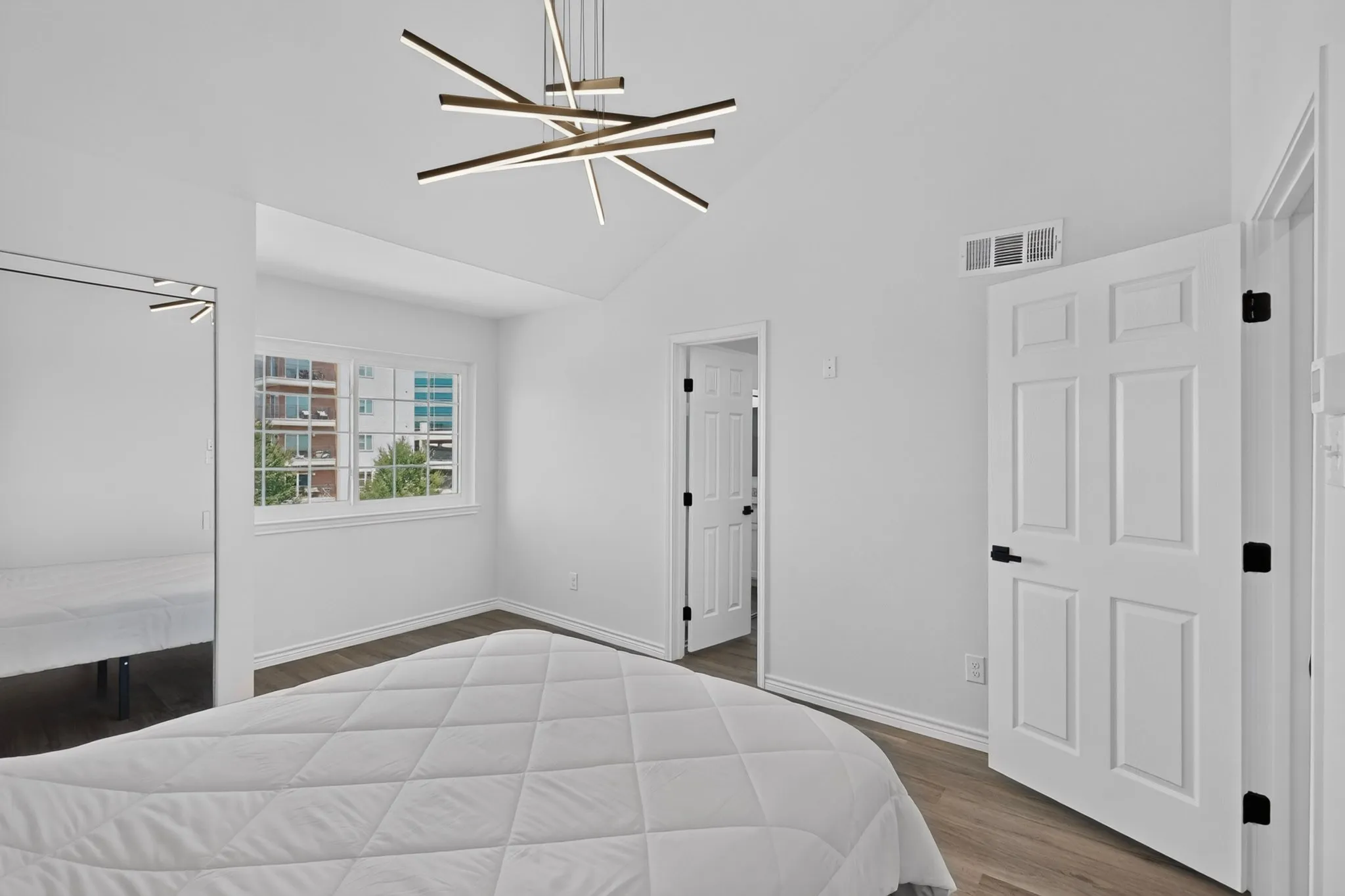 Condominium For Sale in Dallas County , 5325 Bent Tree Forest Drive 2214, Dallas, Texas 75248, 1 Bedroom, 2 Bathroom, 1 Garage spaces, 1,028 Sqft, built in 1983, mls#21342951, Real Estate Agent in Dallas, Homes For Sale in Dallas county, Homes For Sale in Dallas, Realtor in Dallas Texas, Real Estate Brokerage Independent Realty Texas, Luminita Cordes Realtor