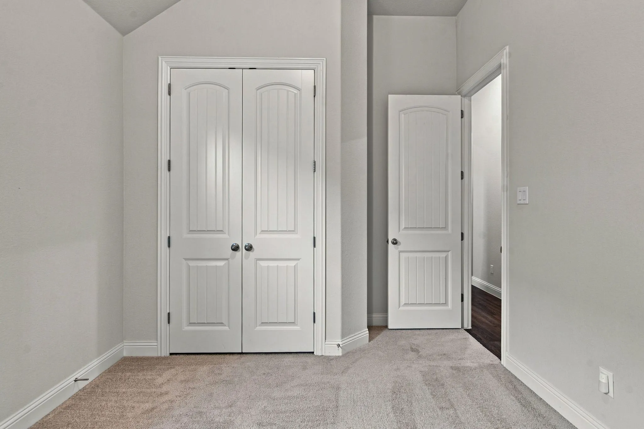 Neutral-toned wall finishes throughout