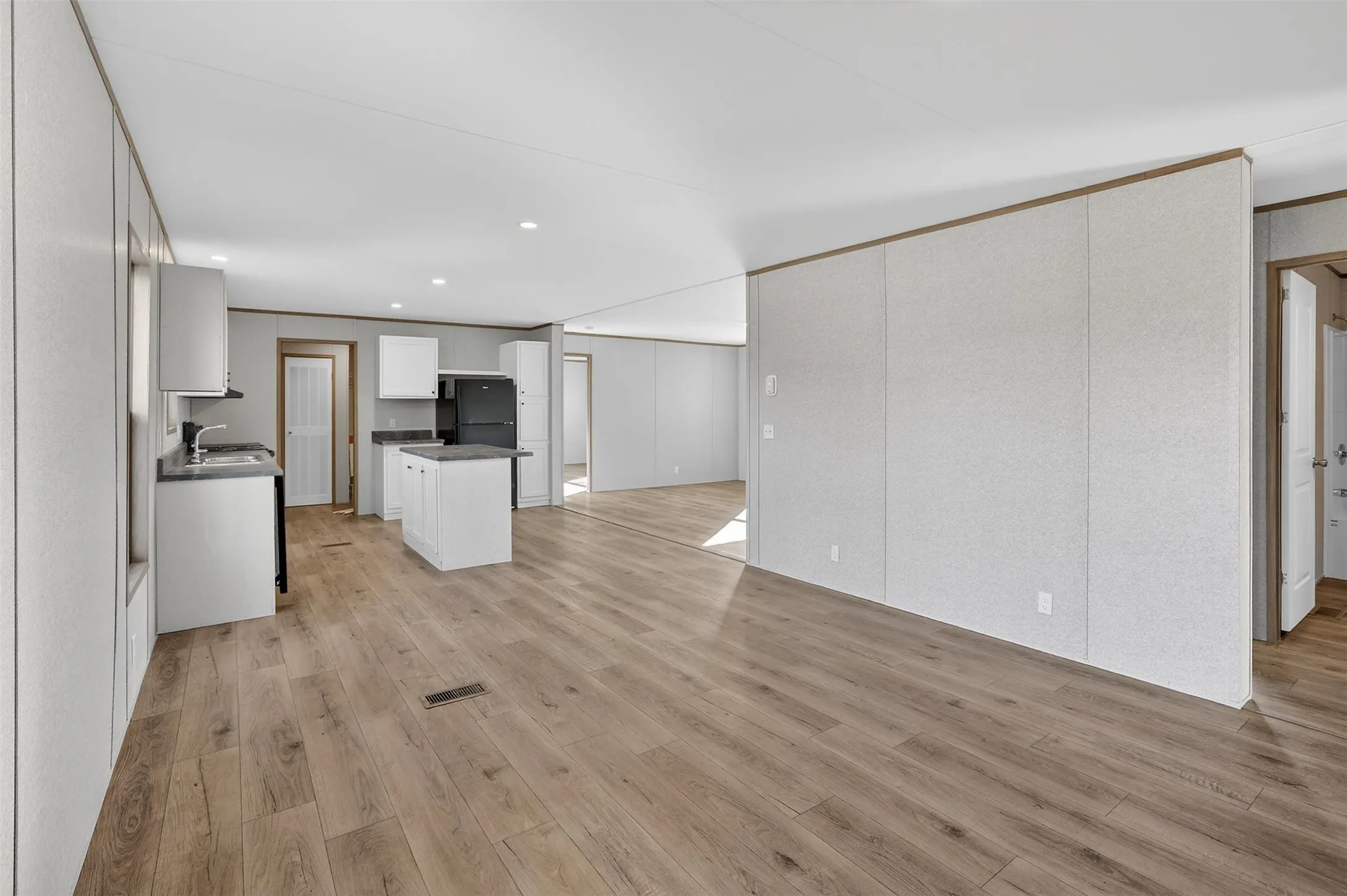 Mobile Home For Sale in Parker County , 123 Kelly Court, Azle, Texas 76020, 4 Bedroom, 2 Bathroom, 2 Garage spaces, 1,493 Sqft, built in 2025, mls#21342853, Real Estate Agent in Azle, Homes For Sale in Parker county, Homes For Sale in Azle, Realtor in Azle Texas, Real Estate Brokerage Independent Realty Texas, Luminita Cordes Realtor