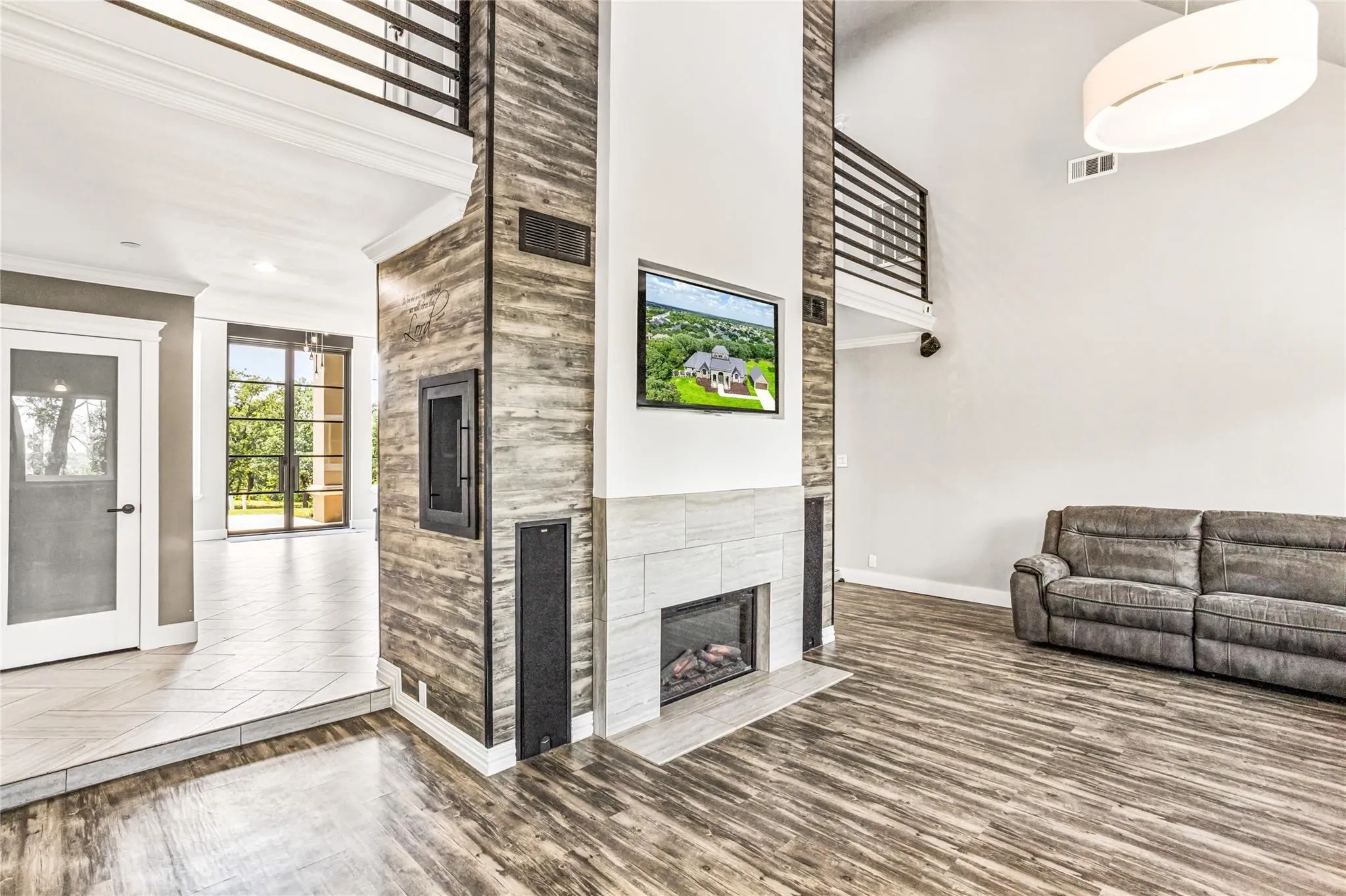 Single Family Residence For Sale in Tarrant County , 9204 Indian Knoll Trail, Keller, Texas 76248, 4 Bedroom, 3 Bathroom, 6 Garage spaces, 4,444 Sqft, built in 1972, mls#21343156, Real Estate Agent in Keller, Homes For Sale in Tarrant county, Homes For Sale in Keller, Realtor in Keller Texas, Real Estate Brokerage Independent Realty Texas, Luminita Cordes Realtor