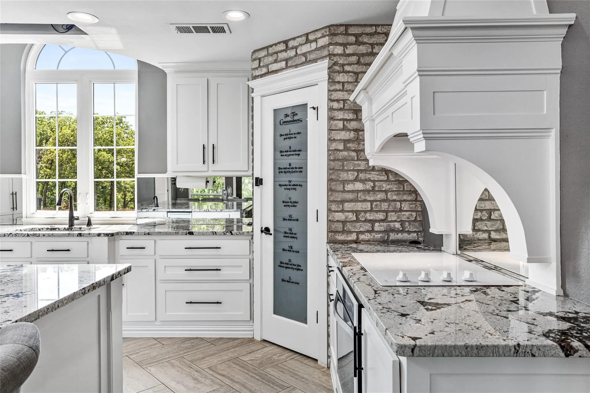Single Family Residence For Sale in Tarrant County , 9204 Indian Knoll Trail, Keller, Texas 76248, 4 Bedroom, 3 Bathroom, 6 Garage spaces, 4,444 Sqft, built in 1972, mls#21343156, Real Estate Agent in Keller, Homes For Sale in Tarrant county, Homes For Sale in Keller, Realtor in Keller Texas, Real Estate Brokerage Independent Realty Texas, Luminita Cordes Realtor