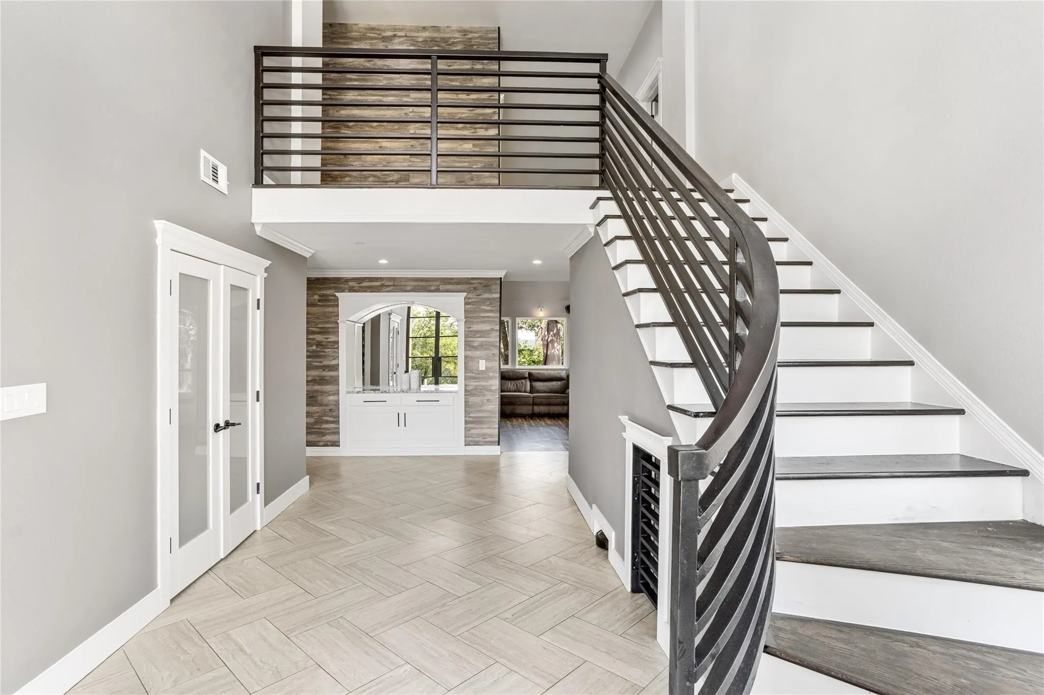 Single Family Residence For Sale in Tarrant County , 9204 Indian Knoll Trail, Keller, Texas 76248, 4 Bedroom, 3 Bathroom, 6 Garage spaces, 4,444 Sqft, built in 1972, mls#21343156, Real Estate Agent in Keller, Homes For Sale in Tarrant county, Homes For Sale in Keller, Realtor in Keller Texas, Real Estate Brokerage Independent Realty Texas, Luminita Cordes Realtor