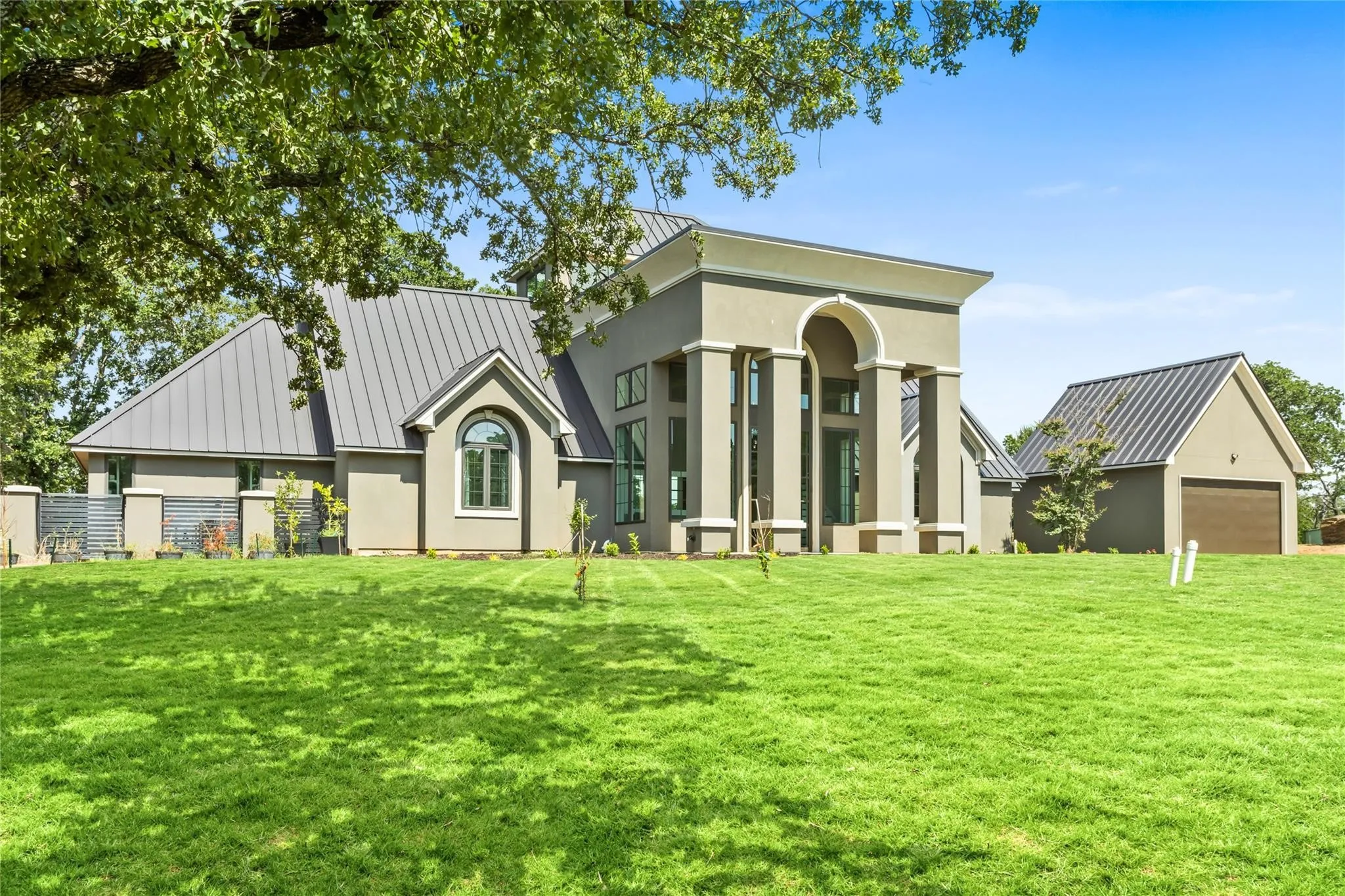 Single Family Residence For Sale in Tarrant County , 9204 Indian Knoll Trail, Keller, Texas 76248, 4 Bedroom, 3 Bathroom, 6 Garage spaces, 4,444 Sqft, built in 1972, mls#21343156, Real Estate Agent in Keller, Homes For Sale in Tarrant county, Homes For Sale in Keller, Realtor in Keller Texas, Real Estate Brokerage Independent Realty Texas, Luminita Cordes Realtor