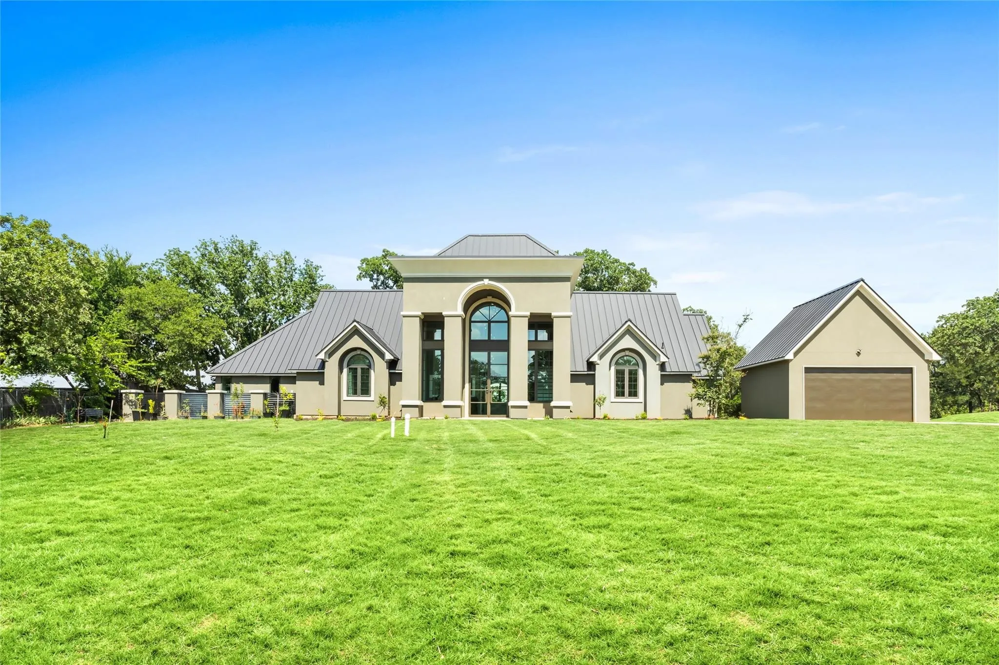 Single Family Residence For Sale in Tarrant County , 9204 Indian Knoll Trail, Keller, Texas 76248, 4 Bedroom, 3 Bathroom, 6 Garage spaces, 4,444 Sqft, built in 1972, mls#21343156, Real Estate Agent in Keller, Homes For Sale in Tarrant county, Homes For Sale in Keller, Realtor in Keller Texas, Real Estate Brokerage Independent Realty Texas, Luminita Cordes Realtor
