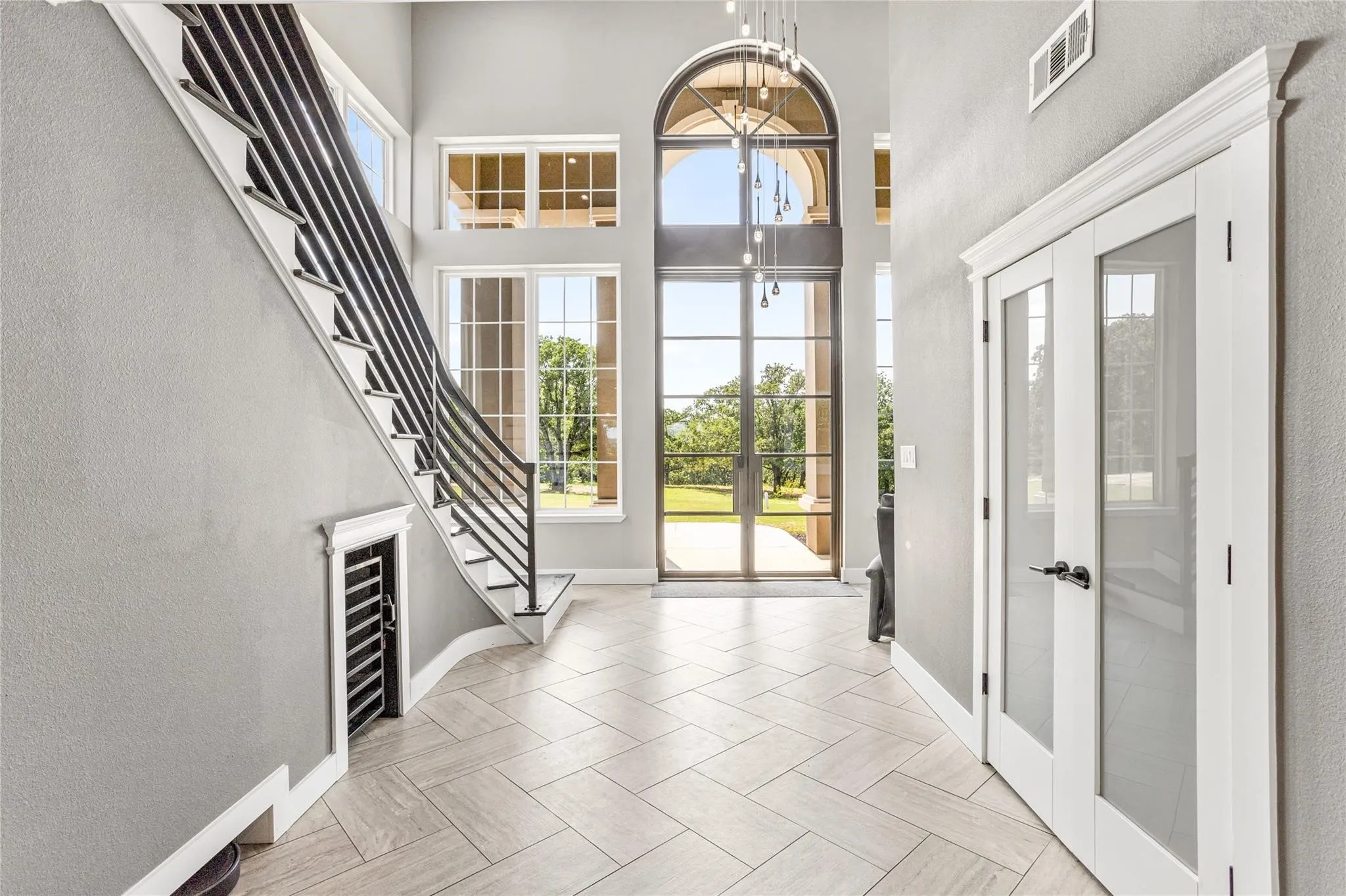 Single Family Residence For Sale in Tarrant County , 9204 Indian Knoll Trail, Keller, Texas 76248, 4 Bedroom, 3 Bathroom, 6 Garage spaces, 4,444 Sqft, built in 1972, mls#21343156, Real Estate Agent in Keller, Homes For Sale in Tarrant county, Homes For Sale in Keller, Realtor in Keller Texas, Real Estate Brokerage Independent Realty Texas, Luminita Cordes Realtor