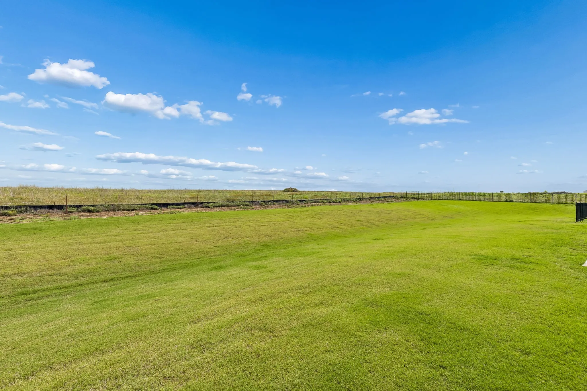 Single Family Residence For Sale in Tarrant County , 12311 Bella Cirro Drive, Fort Worth, Texas 76126, 4 Bedroom, 3 Bathroom, 3 Garage spaces, 3,369 Sqft, built in 2022, mls#21347662, Real Estate Agent in Fort Worth, Homes For Sale in Tarrant county, Homes For Sale in Fort Worth, Realtor in Fort Worth Texas, Real Estate Brokerage Independent Realty Texas, Luminita Cordes Realtor