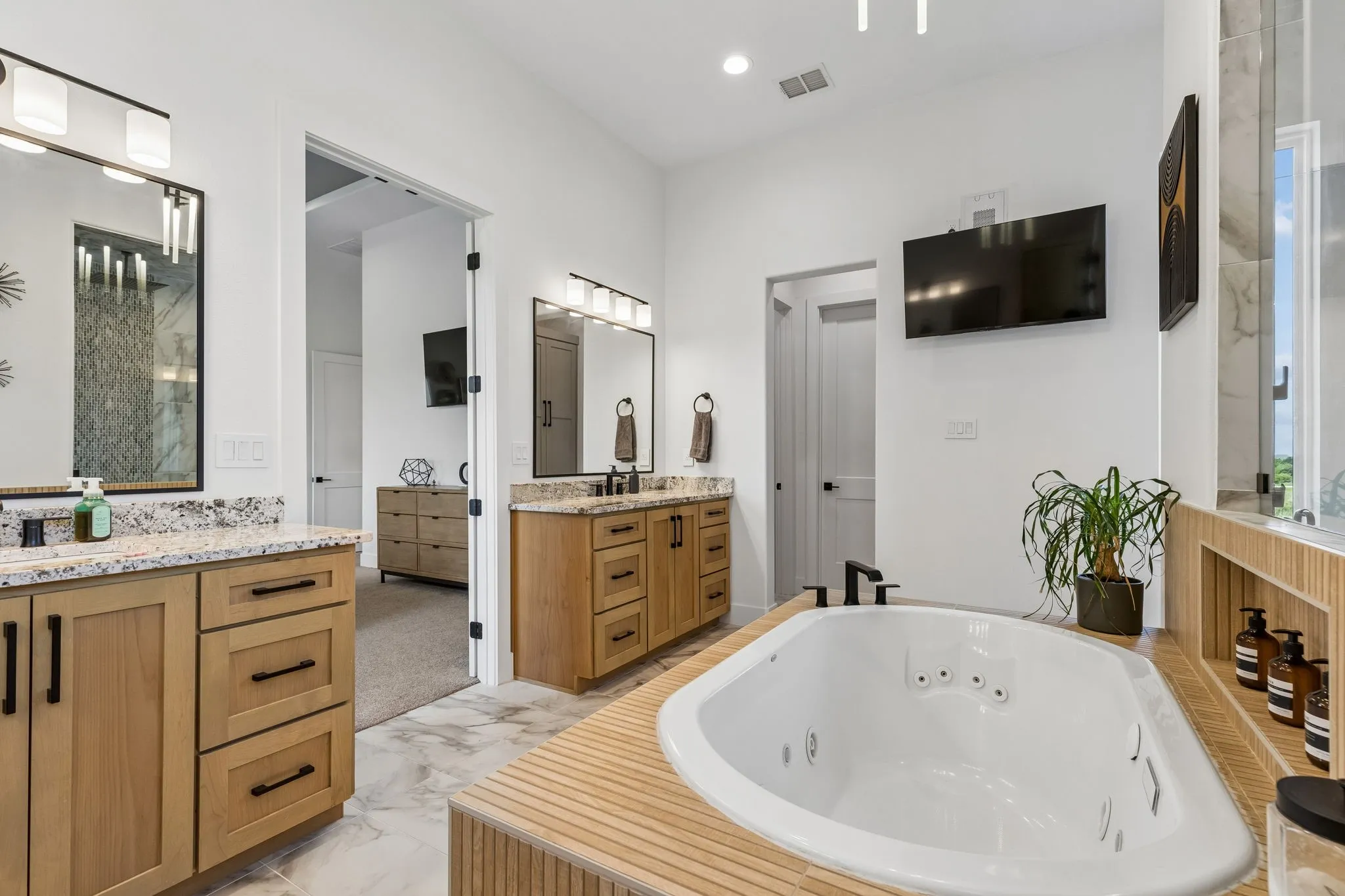 Single Family Residence For Sale in Tarrant County , 12311 Bella Cirro Drive, Fort Worth, Texas 76126, 4 Bedroom, 3 Bathroom, 3 Garage spaces, 3,369 Sqft, built in 2022, mls#21347662, Real Estate Agent in Fort Worth, Homes For Sale in Tarrant county, Homes For Sale in Fort Worth, Realtor in Fort Worth Texas, Real Estate Brokerage Independent Realty Texas, Luminita Cordes Realtor
