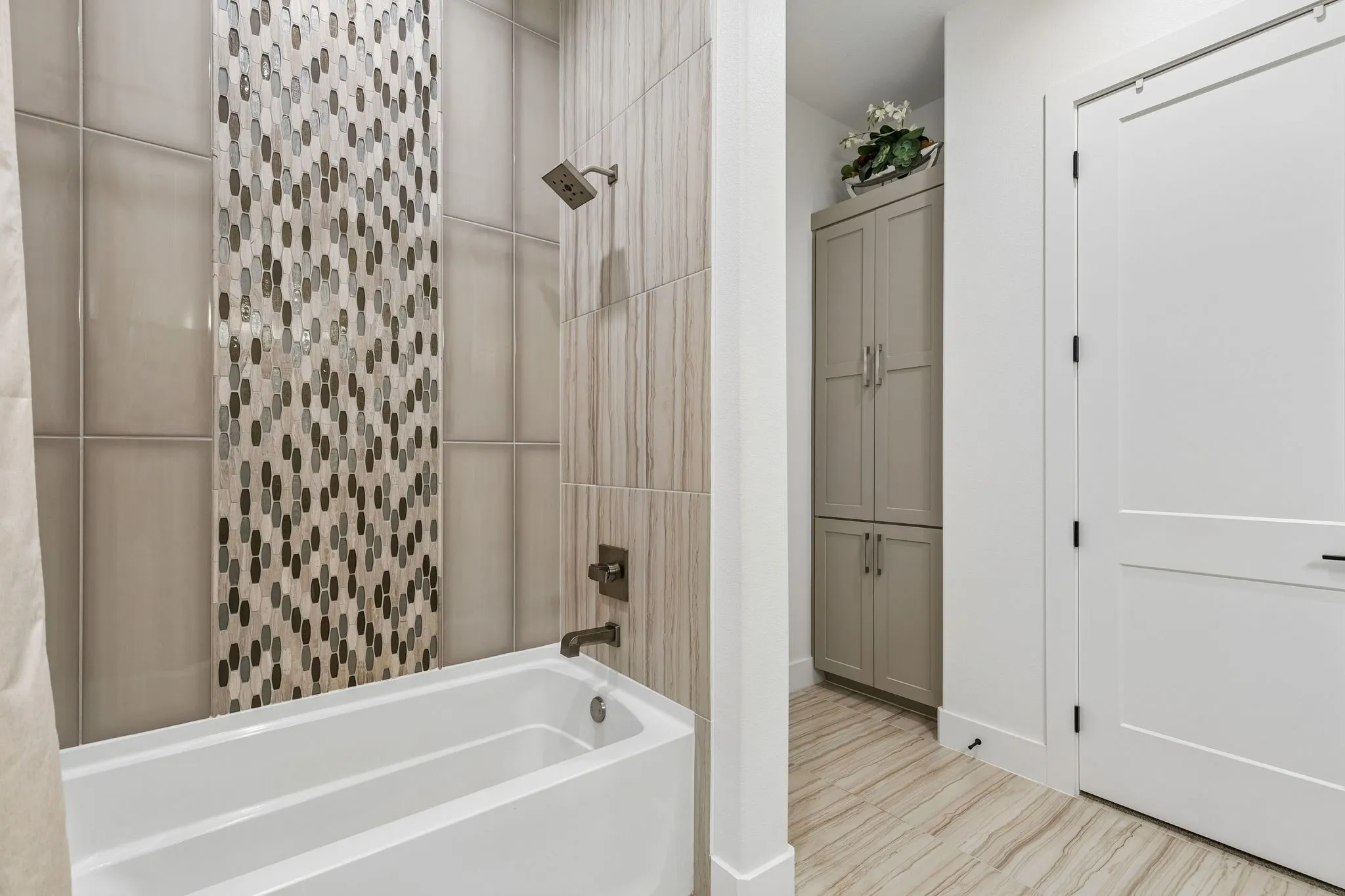 Single Family Residence For Sale in Tarrant County , 12311 Bella Cirro Drive, Fort Worth, Texas 76126, 4 Bedroom, 3 Bathroom, 3 Garage spaces, 3,369 Sqft, built in 2022, mls#21347662, Real Estate Agent in Fort Worth, Homes For Sale in Tarrant county, Homes For Sale in Fort Worth, Realtor in Fort Worth Texas, Real Estate Brokerage Independent Realty Texas, Luminita Cordes Realtor