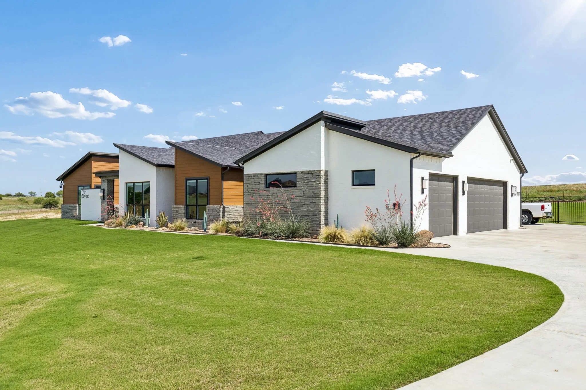 Single Family Residence For Sale in Tarrant County , 12311 Bella Cirro Drive, Fort Worth, Texas 76126, 4 Bedroom, 3 Bathroom, 3 Garage spaces, 3,369 Sqft, built in 2022, mls#21347662, Real Estate Agent in Fort Worth, Homes For Sale in Tarrant county, Homes For Sale in Fort Worth, Realtor in Fort Worth Texas, Real Estate Brokerage Independent Realty Texas, Luminita Cordes Realtor