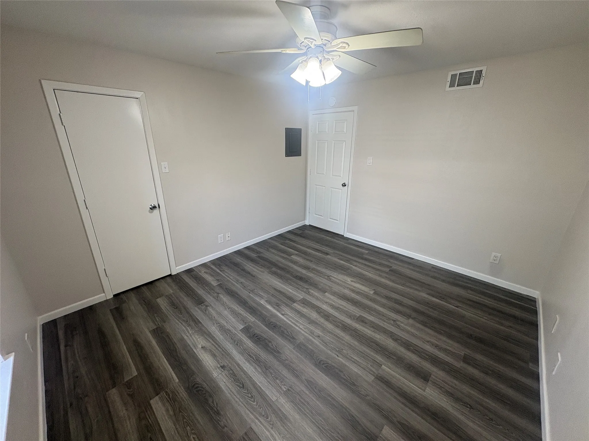 Condominium For Rent in Denton County , 904 N Austin Street, Denton, Texas 76201, 1 Bedroom, 1 Bathroom, Garage spaces, 697 Sqft, built in 1983, mls#21347671, Real Estate Agent in Denton, Homes For Rent in Denton county, Homes For Rent in Denton, Realtor in Denton Texas, Real Estate Brokerage Independent Realty Texas, Luminita Cordes Realtor