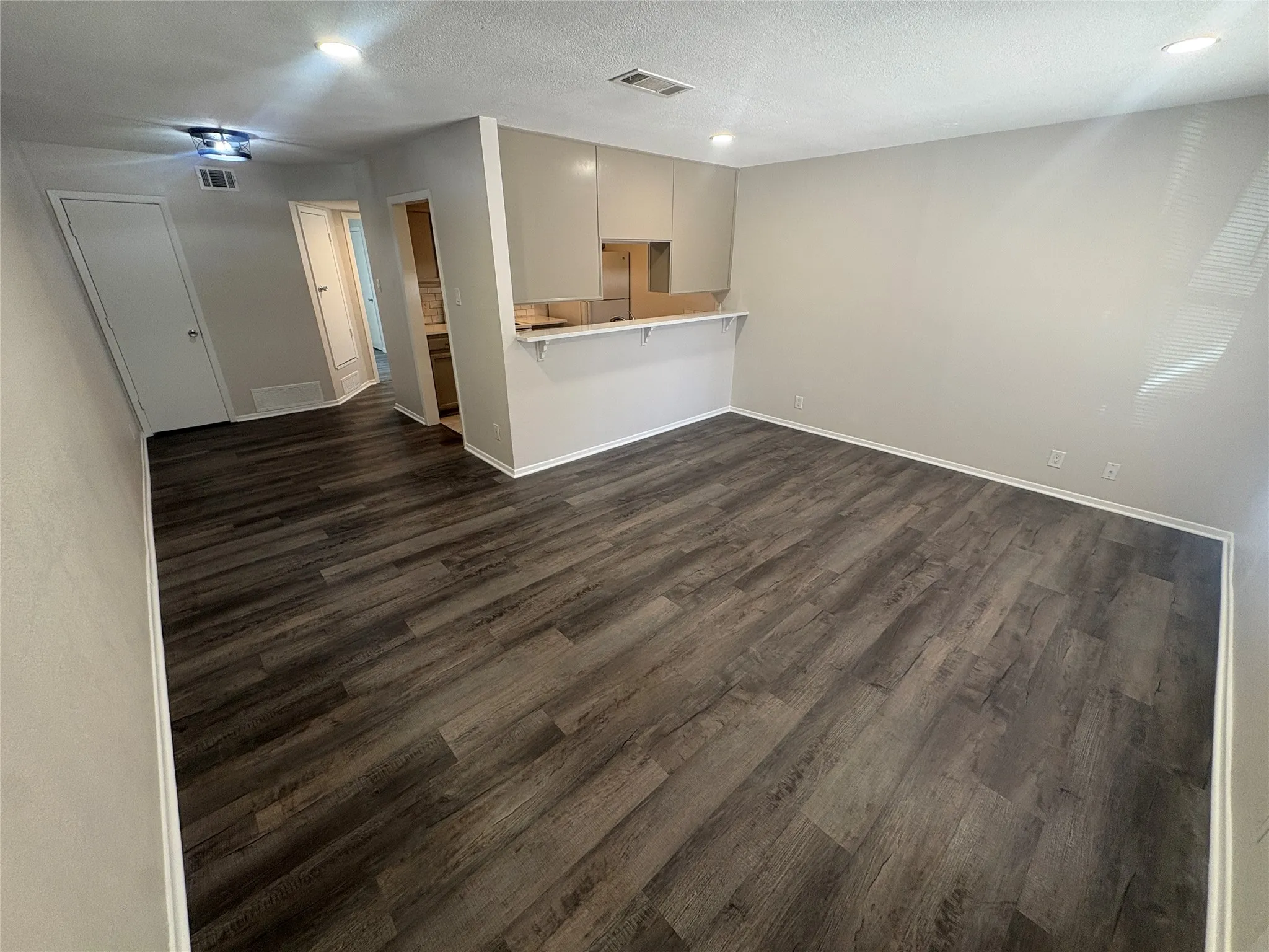 Condominium For Rent in Denton County , 904 N Austin Street, Denton, Texas 76201, 1 Bedroom, 1 Bathroom, Garage spaces, 697 Sqft, built in 1983, mls#21347671, Real Estate Agent in Denton, Homes For Rent in Denton county, Homes For Rent in Denton, Realtor in Denton Texas, Real Estate Brokerage Independent Realty Texas, Luminita Cordes Realtor