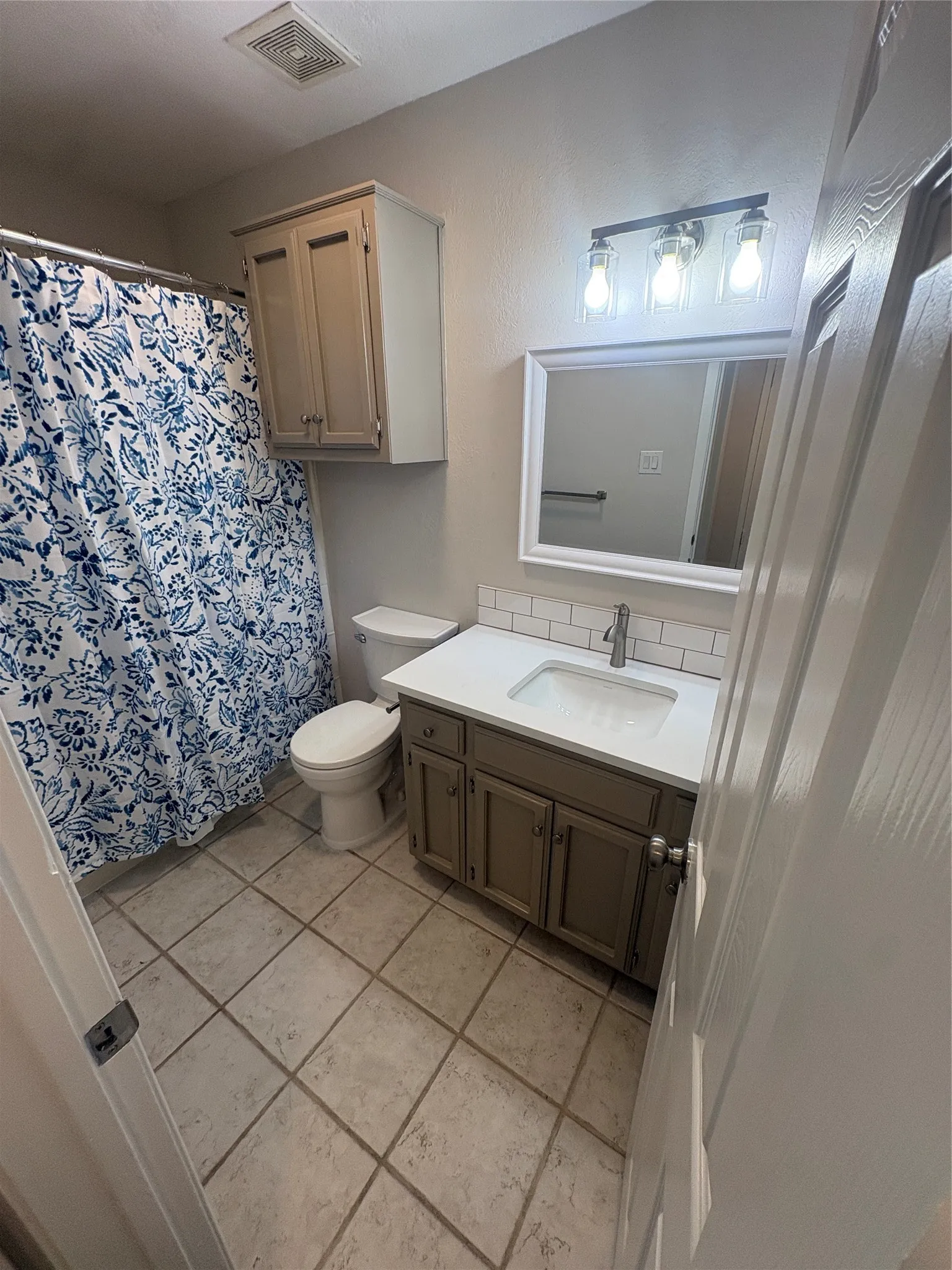 Condominium For Rent in Denton County , 904 N Austin Street, Denton, Texas 76201, 1 Bedroom, 1 Bathroom, Garage spaces, 697 Sqft, built in 1983, mls#21347671, Real Estate Agent in Denton, Homes For Rent in Denton county, Homes For Rent in Denton, Realtor in Denton Texas, Real Estate Brokerage Independent Realty Texas, Luminita Cordes Realtor