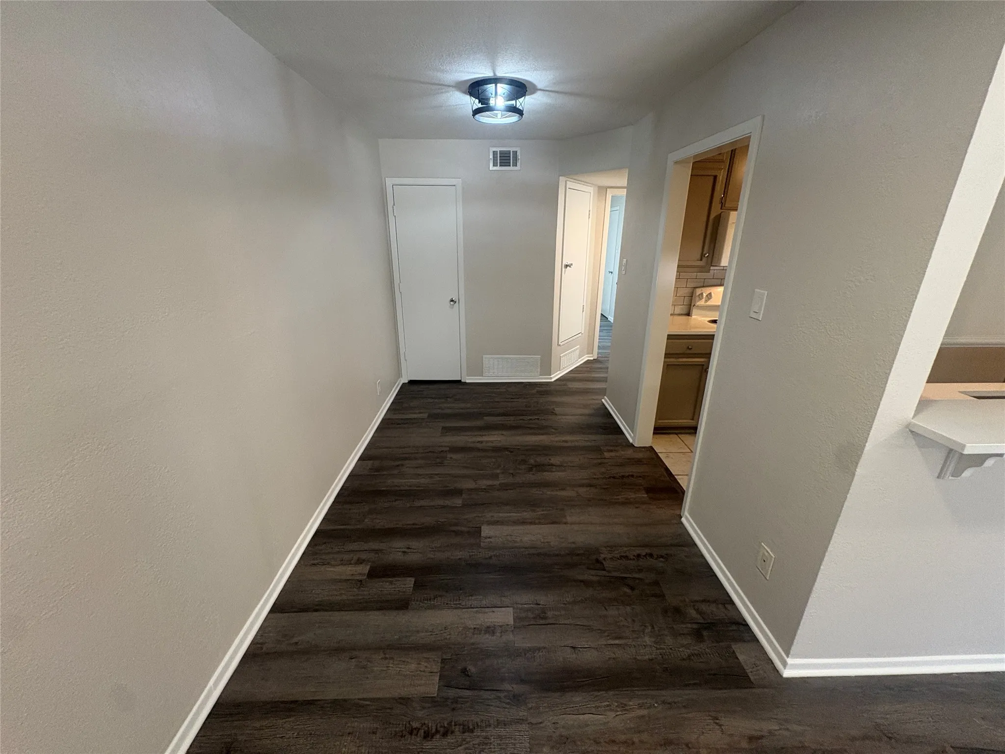 Condominium For Rent in Denton County , 904 N Austin Street, Denton, Texas 76201, 1 Bedroom, 1 Bathroom, Garage spaces, 697 Sqft, built in 1983, mls#21347671, Real Estate Agent in Denton, Homes For Rent in Denton county, Homes For Rent in Denton, Realtor in Denton Texas, Real Estate Brokerage Independent Realty Texas, Luminita Cordes Realtor