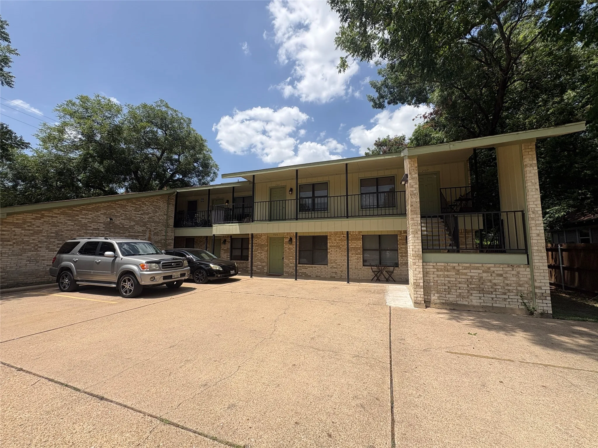 Condominium For Rent in Denton County , 904 N Austin Street, Denton, Texas 76201, 1 Bedroom, 1 Bathroom, Garage spaces, 697 Sqft, built in 1983, mls#21347671, Real Estate Agent in Denton, Homes For Rent in Denton county, Homes For Rent in Denton, Realtor in Denton Texas, Real Estate Brokerage Independent Realty Texas, Luminita Cordes Realtor