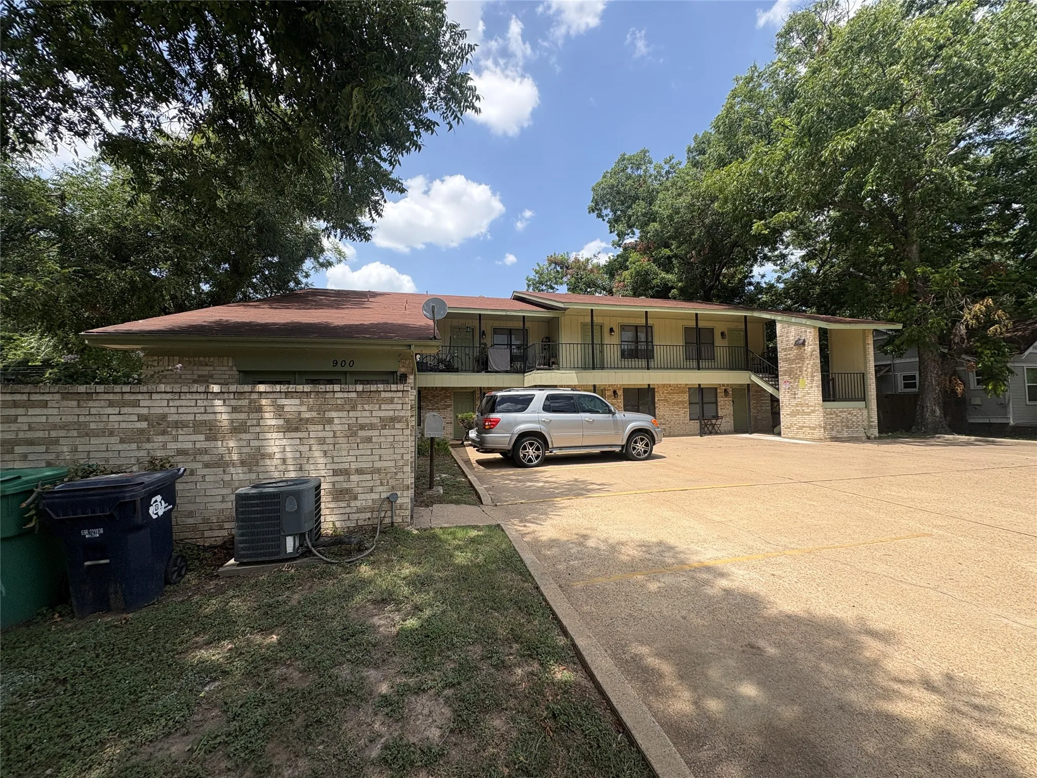 Condominium For Rent in Denton County , 904 N Austin Street, Denton, Texas 76201, 1 Bedroom, 1 Bathroom, Garage spaces, 697 Sqft, built in 1983, mls#21347671, Real Estate Agent in Denton, Homes For Rent in Denton county, Homes For Rent in Denton, Realtor in Denton Texas, Real Estate Brokerage Independent Realty Texas, Luminita Cordes Realtor