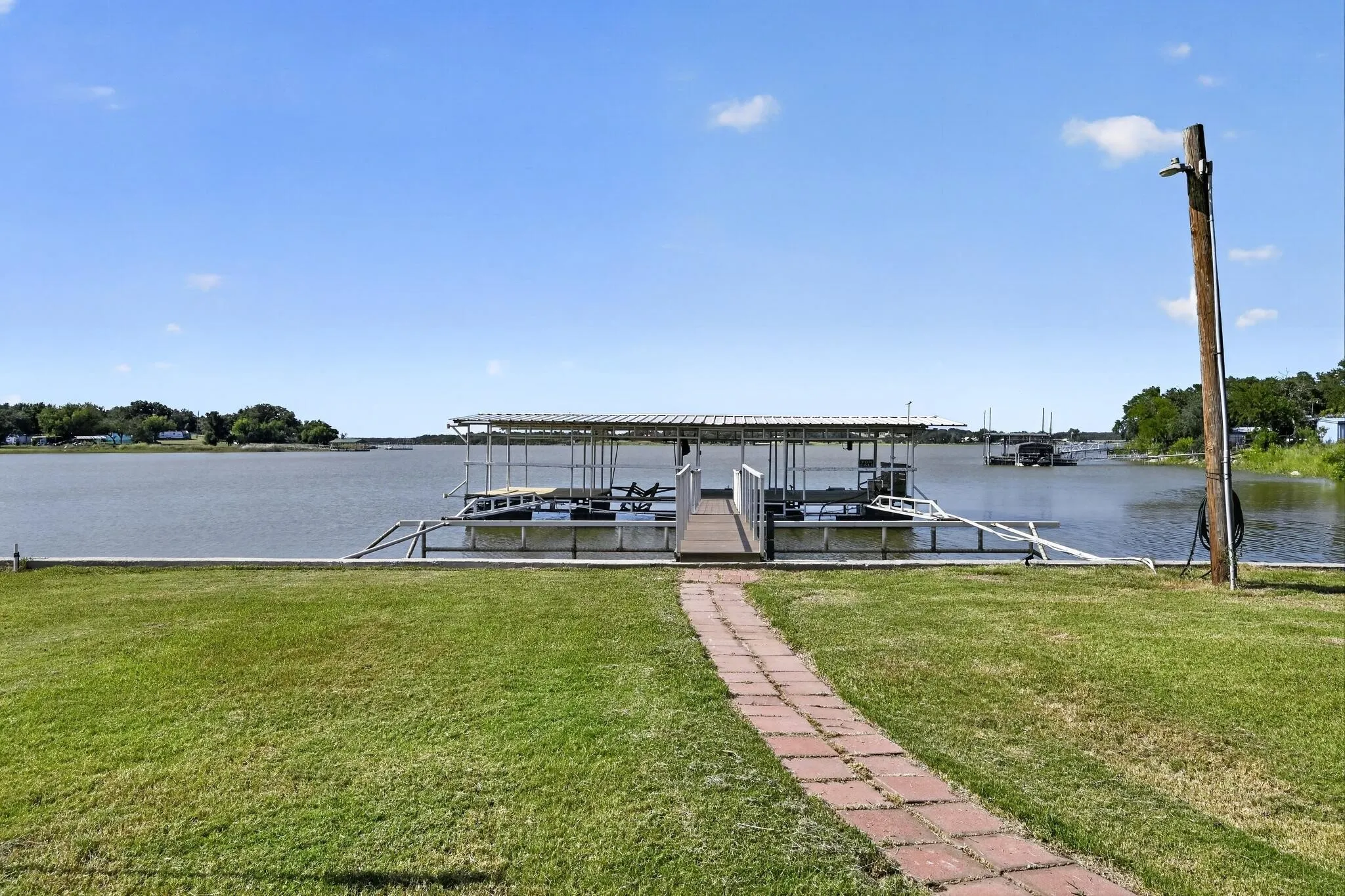 Single Family Residence For Sale in Brown County , 7228 Emerald Drive, Brownwood, Texas 76801, 3 Bedroom, 2 Bathroom, 2 Garage spaces, 1,891 Sqft, built in 1980, mls#21347670, Real Estate Agent in Brownwood, Homes For Sale in Brown county, Homes For Sale in Brownwood, Realtor in Brownwood Texas, Real Estate Brokerage Independent Realty Texas, Luminita Cordes Realtor