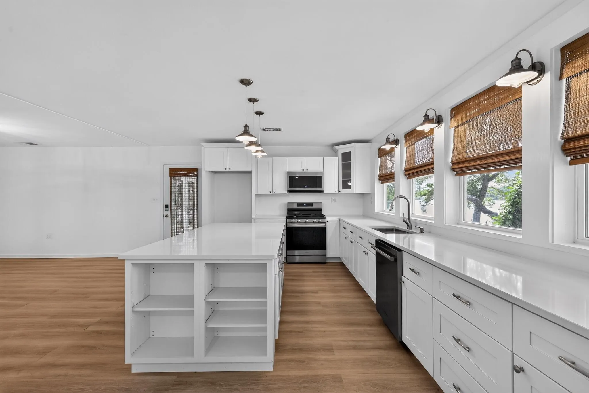Single Family Residence For Sale in Brown County , 7228 Emerald Drive, Brownwood, Texas 76801, 3 Bedroom, 2 Bathroom, 2 Garage spaces, 1,891 Sqft, built in 1980, mls#21347670, Real Estate Agent in Brownwood, Homes For Sale in Brown county, Homes For Sale in Brownwood, Realtor in Brownwood Texas, Real Estate Brokerage Independent Realty Texas, Luminita Cordes Realtor