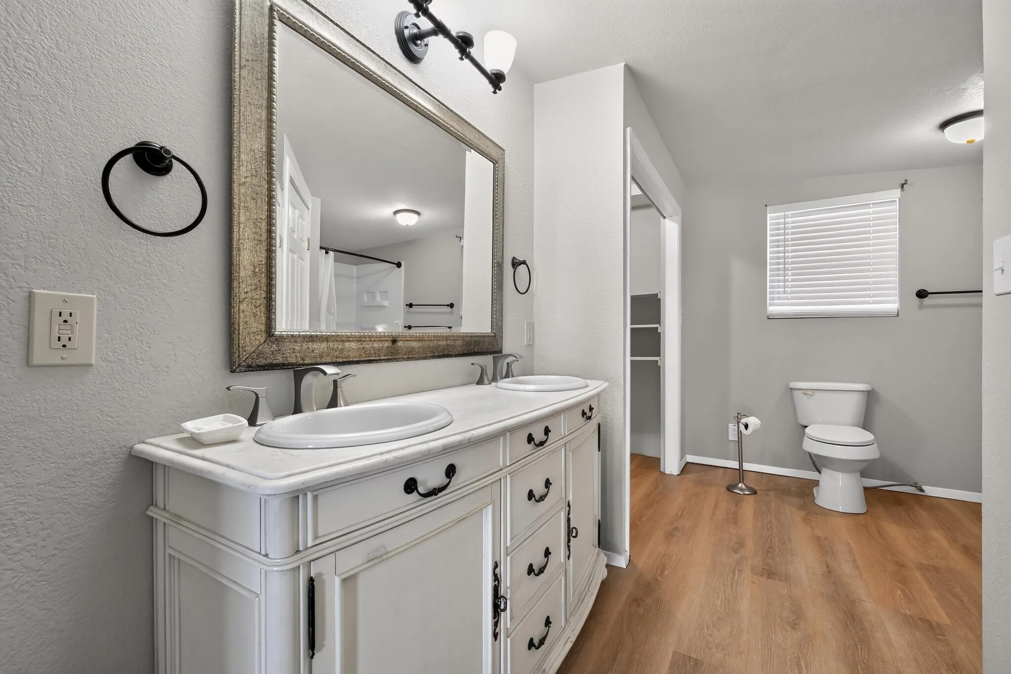 Single Family Residence For Sale in Brown County , 7228 Emerald Drive, Brownwood, Texas 76801, 3 Bedroom, 2 Bathroom, 2 Garage spaces, 1,891 Sqft, built in 1980, mls#21347670, Real Estate Agent in Brownwood, Homes For Sale in Brown county, Homes For Sale in Brownwood, Realtor in Brownwood Texas, Real Estate Brokerage Independent Realty Texas, Luminita Cordes Realtor