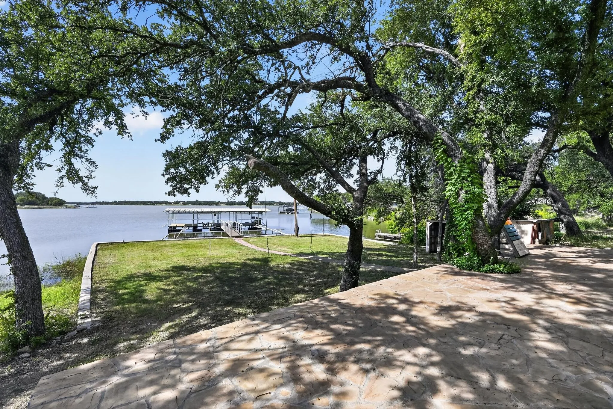 Single Family Residence For Sale in Brown County , 7228 Emerald Drive, Brownwood, Texas 76801, 3 Bedroom, 2 Bathroom, 2 Garage spaces, 1,891 Sqft, built in 1980, mls#21347670, Real Estate Agent in Brownwood, Homes For Sale in Brown county, Homes For Sale in Brownwood, Realtor in Brownwood Texas, Real Estate Brokerage Independent Realty Texas, Luminita Cordes Realtor