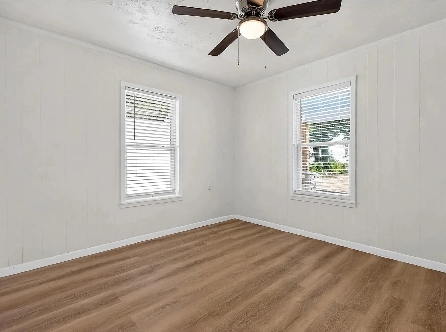Single Family Residence For Sale in Brown County , 7228 Emerald Drive, Brownwood, Texas 76801, 3 Bedroom, 2 Bathroom, 2 Garage spaces, 1,891 Sqft, built in 1980, mls#21347670, Real Estate Agent in Brownwood, Homes For Sale in Brown county, Homes For Sale in Brownwood, Realtor in Brownwood Texas, Real Estate Brokerage Independent Realty Texas, Luminita Cordes Realtor
