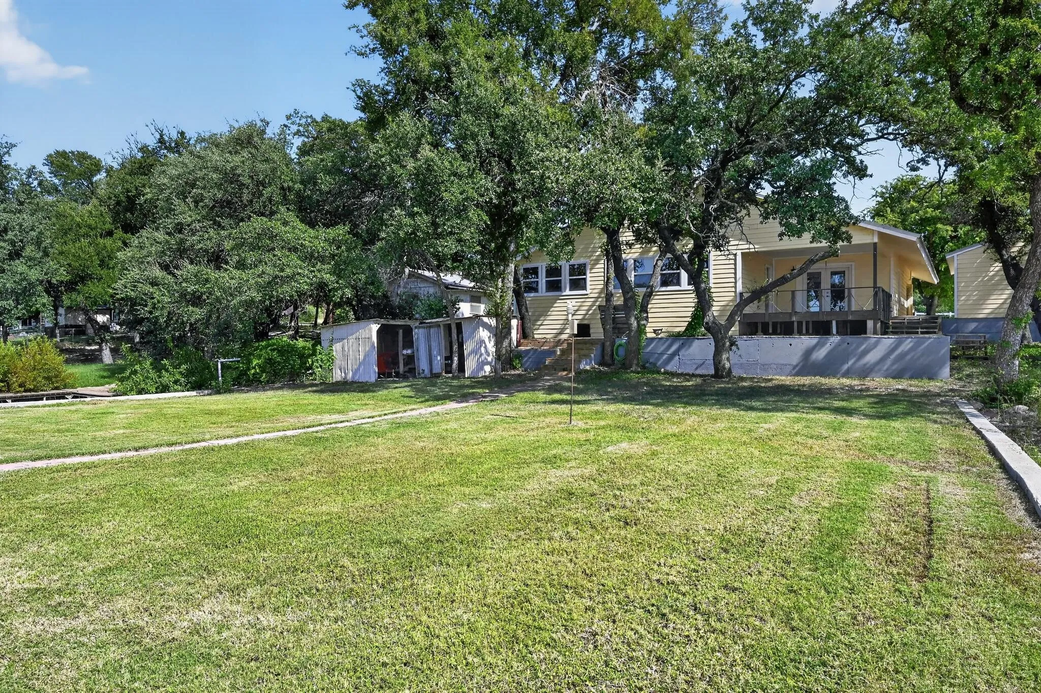 Single Family Residence For Sale in Brown County , 7228 Emerald Drive, Brownwood, Texas 76801, 3 Bedroom, 2 Bathroom, 2 Garage spaces, 1,891 Sqft, built in 1980, mls#21347670, Real Estate Agent in Brownwood, Homes For Sale in Brown county, Homes For Sale in Brownwood, Realtor in Brownwood Texas, Real Estate Brokerage Independent Realty Texas, Luminita Cordes Realtor