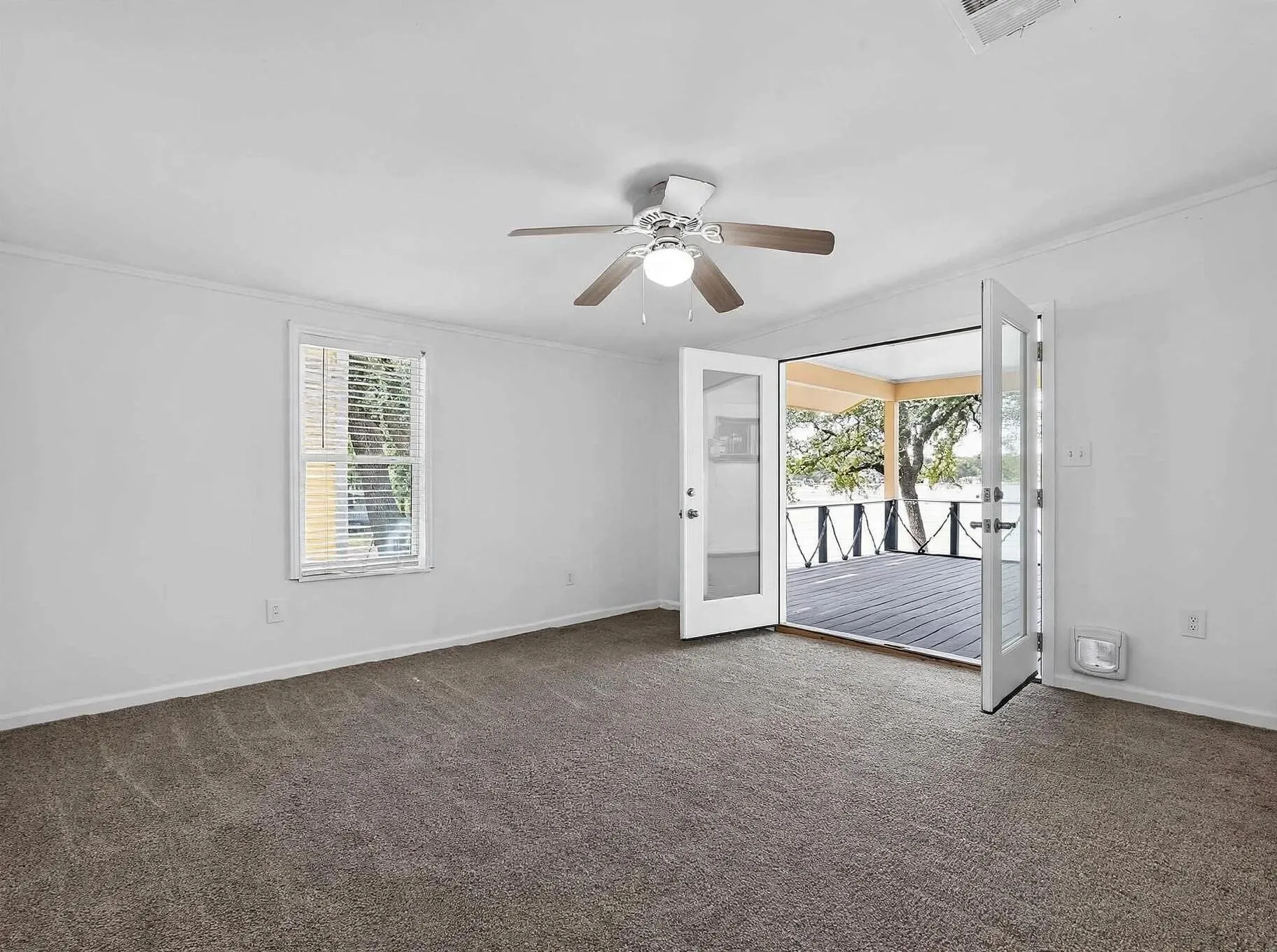 Single Family Residence For Sale in Brown County , 7228 Emerald Drive, Brownwood, Texas 76801, 3 Bedroom, 2 Bathroom, 2 Garage spaces, 1,891 Sqft, built in 1980, mls#21347670, Real Estate Agent in Brownwood, Homes For Sale in Brown county, Homes For Sale in Brownwood, Realtor in Brownwood Texas, Real Estate Brokerage Independent Realty Texas, Luminita Cordes Realtor