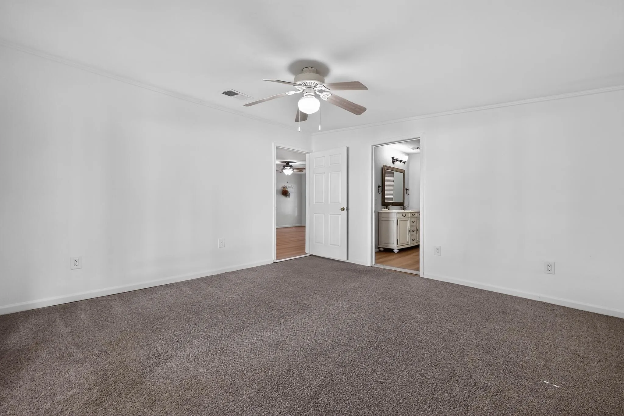 Single Family Residence For Sale in Brown County , 7228 Emerald Drive, Brownwood, Texas 76801, 3 Bedroom, 2 Bathroom, 2 Garage spaces, 1,891 Sqft, built in 1980, mls#21347670, Real Estate Agent in Brownwood, Homes For Sale in Brown county, Homes For Sale in Brownwood, Realtor in Brownwood Texas, Real Estate Brokerage Independent Realty Texas, Luminita Cordes Realtor