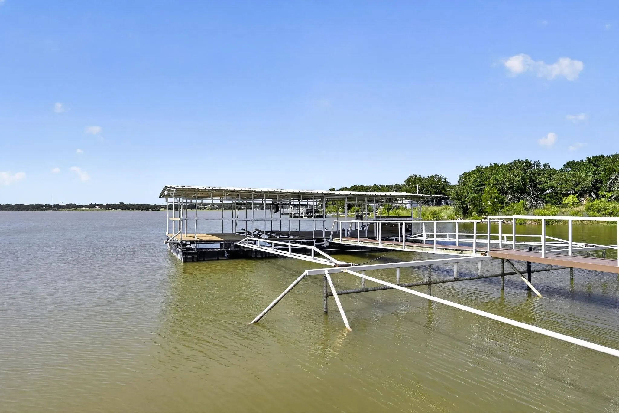 Single Family Residence For Sale in Brown County , 7228 Emerald Drive, Brownwood, Texas 76801, 3 Bedroom, 2 Bathroom, 2 Garage spaces, 1,891 Sqft, built in 1980, mls#21347670, Real Estate Agent in Brownwood, Homes For Sale in Brown county, Homes For Sale in Brownwood, Realtor in Brownwood Texas, Real Estate Brokerage Independent Realty Texas, Luminita Cordes Realtor