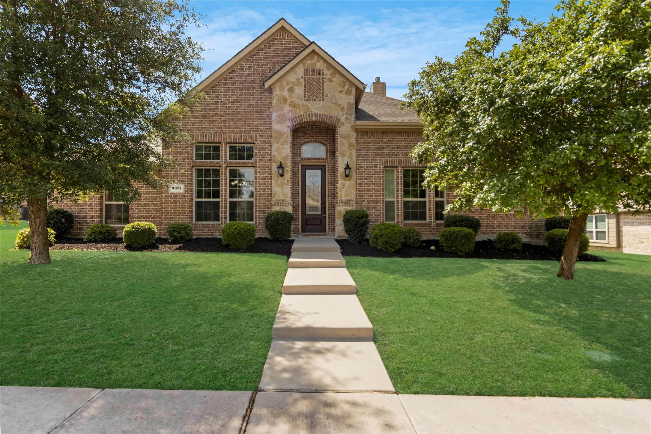 Single Family Residence For Rent in Rockwall County , 3921 Cameron Lane, Rockwall, Texas 75087, 4 Bedroom, 3 Bathroom, 2 Garage spaces, 2,692 Sqft, built in 2016, mls#21343084, Real Estate Agent in Rockwall, Homes For Rent in Rockwall county, Homes For Rent in Rockwall, Realtor in Rockwall Texas, Real Estate Brokerage Independent Realty Texas, Luminita Cordes Realtor