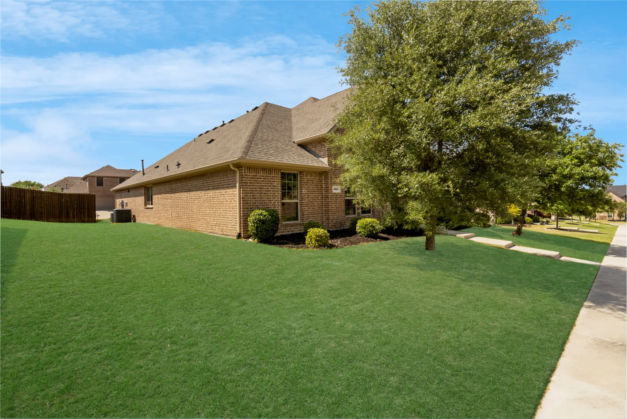 Single Family Residence For Rent in Rockwall County , 3921 Cameron Lane, Rockwall, Texas 75087, 4 Bedroom, 3 Bathroom, 2 Garage spaces, 2,692 Sqft, built in 2016, mls#21343084, Real Estate Agent in Rockwall, Homes For Rent in Rockwall county, Homes For Rent in Rockwall, Realtor in Rockwall Texas, Real Estate Brokerage Independent Realty Texas, Luminita Cordes Realtor