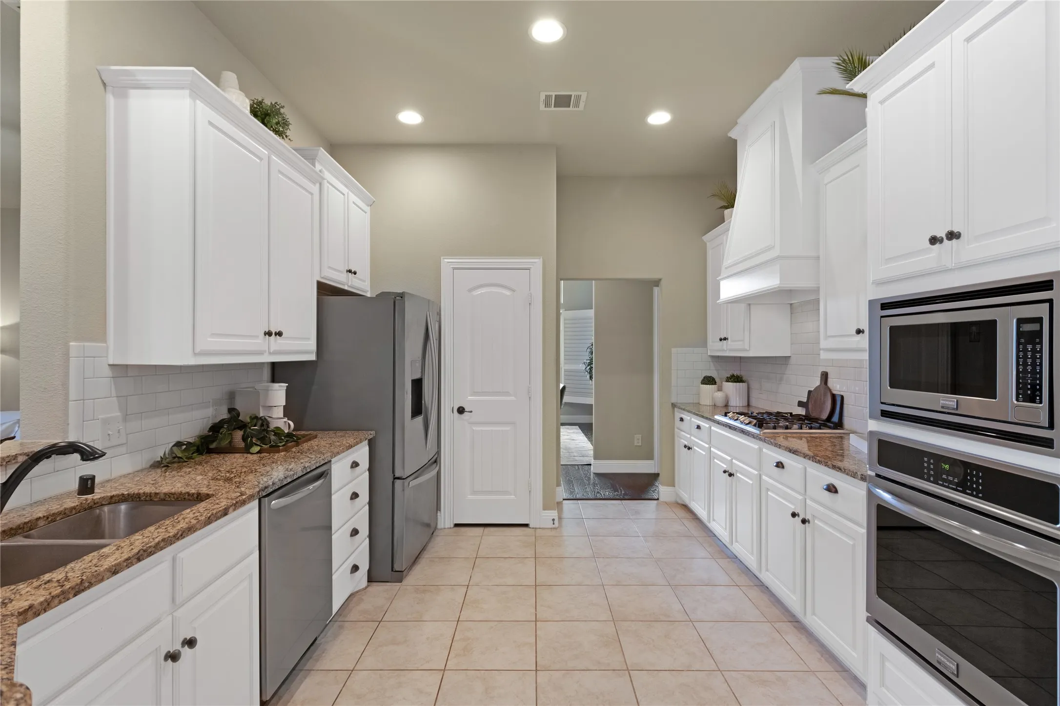 Single Family Residence For Rent in Rockwall County , 3921 Cameron Lane, Rockwall, Texas 75087, 4 Bedroom, 3 Bathroom, 2 Garage spaces, 2,692 Sqft, built in 2016, mls#21343084, Real Estate Agent in Rockwall, Homes For Rent in Rockwall county, Homes For Rent in Rockwall, Realtor in Rockwall Texas, Real Estate Brokerage Independent Realty Texas, Luminita Cordes Realtor