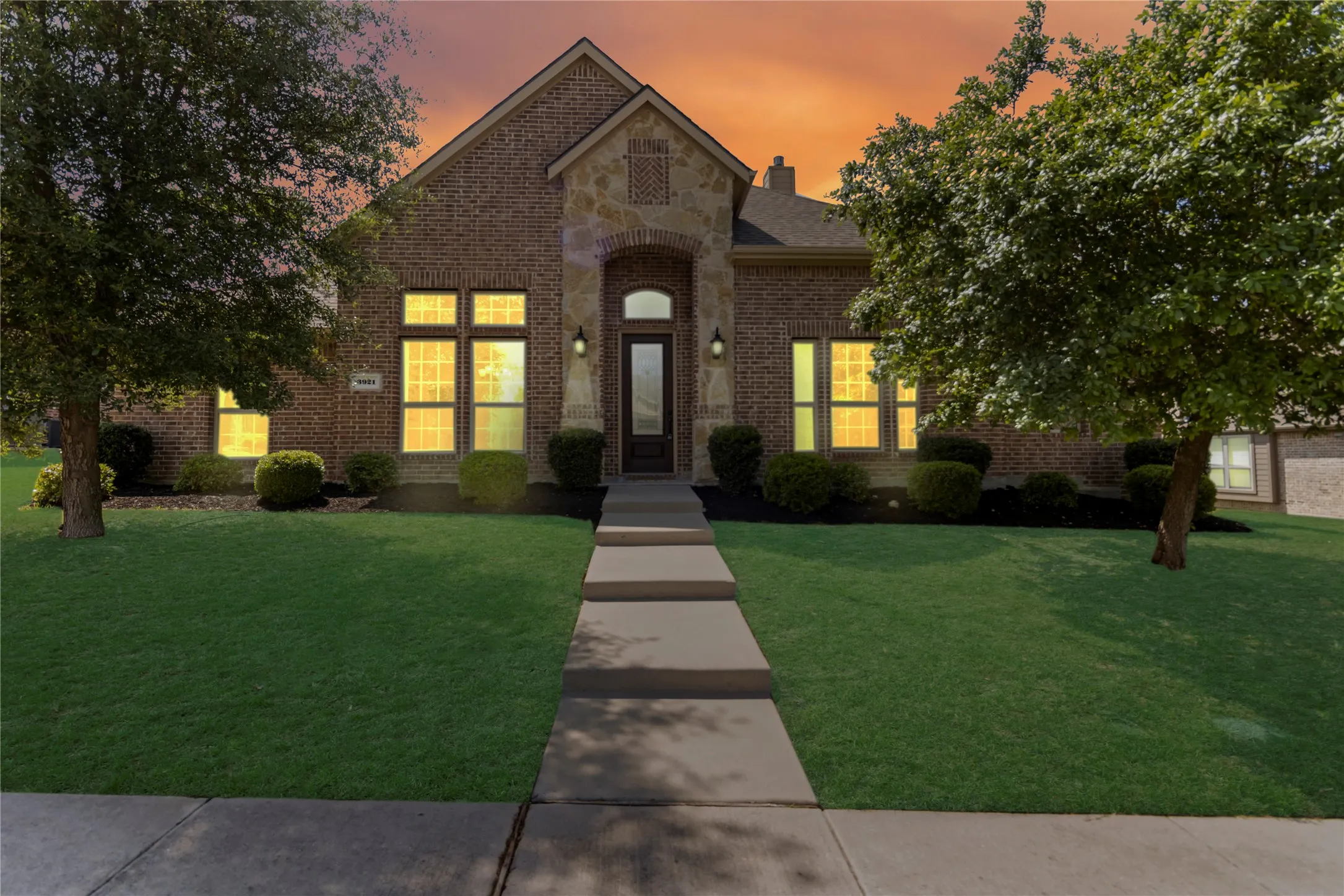 Single Family Residence For Rent in Rockwall County , 3921 Cameron Lane, Rockwall, Texas 75087, 4 Bedroom, 3 Bathroom, 2 Garage spaces, 2,692 Sqft, built in 2016, mls#21343084, Real Estate Agent in Rockwall, Homes For Rent in Rockwall county, Homes For Rent in Rockwall, Realtor in Rockwall Texas, Real Estate Brokerage Independent Realty Texas, Luminita Cordes Realtor