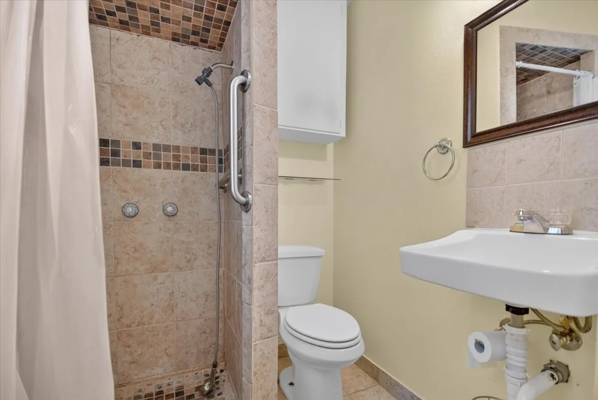 Single Family Residence For Sale in Mc Lennan County , 307 Estates Drive, Woodway, Texas 76712, 3 Bedroom, 2 Bathroom, 2 Garage spaces, 1,318 Sqft, built in 1959, mls#21347516, Real Estate Agent in Woodway, Homes For Sale in Mc Lennan county, Homes For Sale in Woodway, Realtor in Woodway Texas, Real Estate Brokerage Independent Realty Texas, Luminita Cordes Realtor