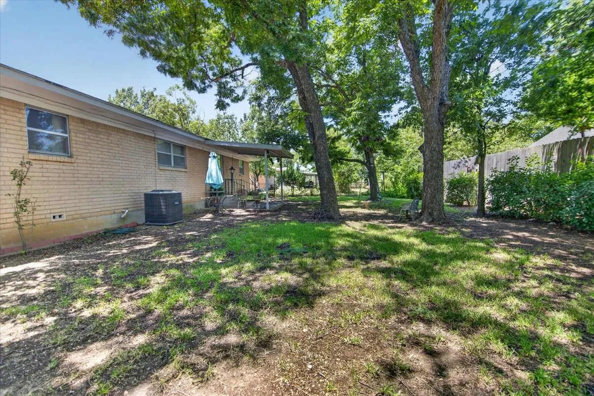 Single Family Residence For Sale in Mc Lennan County , 307 Estates Drive, Woodway, Texas 76712, 3 Bedroom, 2 Bathroom, 2 Garage spaces, 1,318 Sqft, built in 1959, mls#21347516, Real Estate Agent in Woodway, Homes For Sale in Mc Lennan county, Homes For Sale in Woodway, Realtor in Woodway Texas, Real Estate Brokerage Independent Realty Texas, Luminita Cordes Realtor